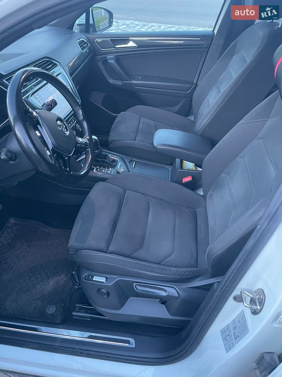 Volkswagen Tiguan 2018 VIN WVGZZZ5NZJM138486 фото оголошення 8 з 30