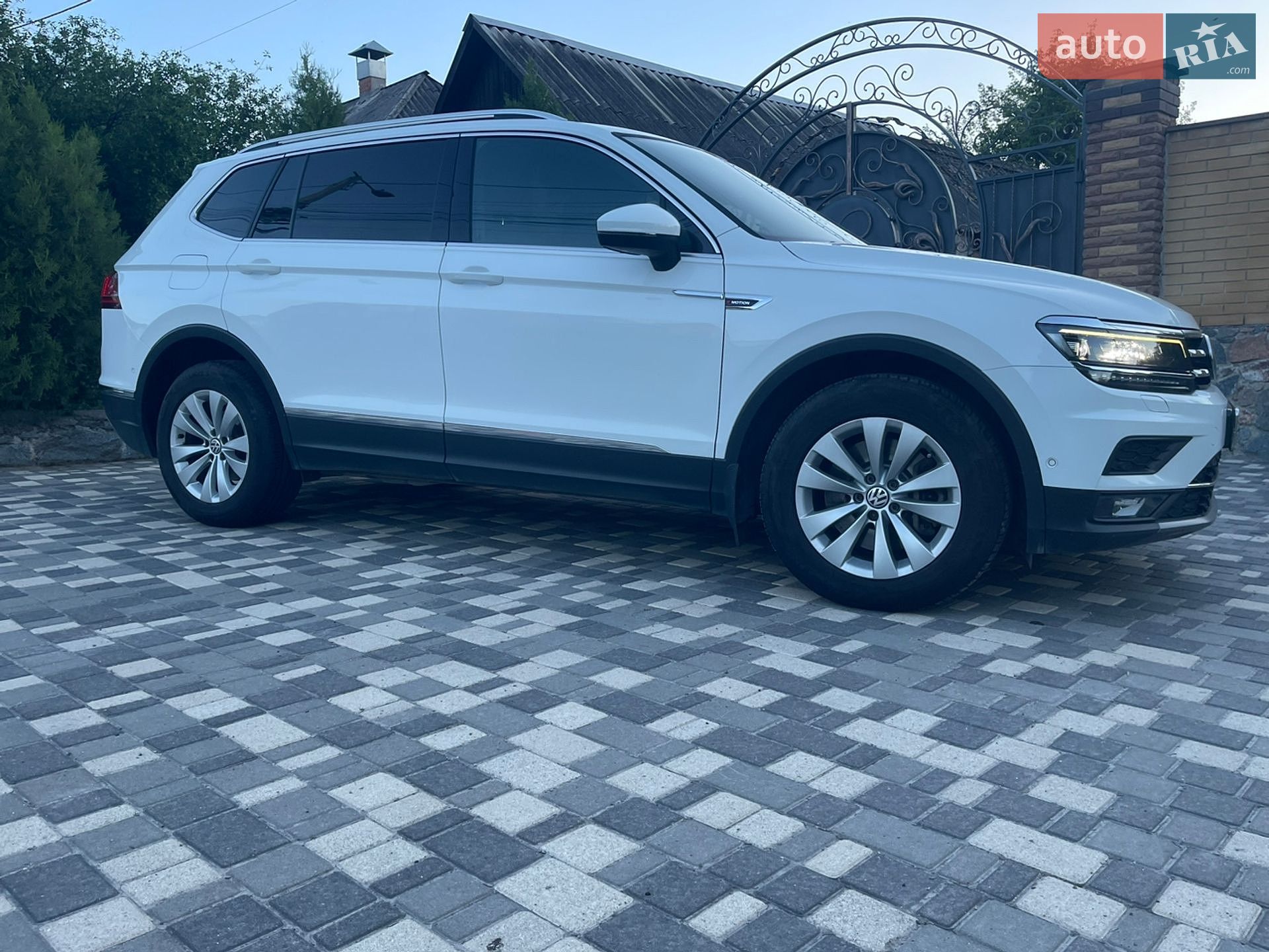Volkswagen Tiguan 2018 VIN WVGZZZ5NZJM138486 фото оголошення 15 з 30