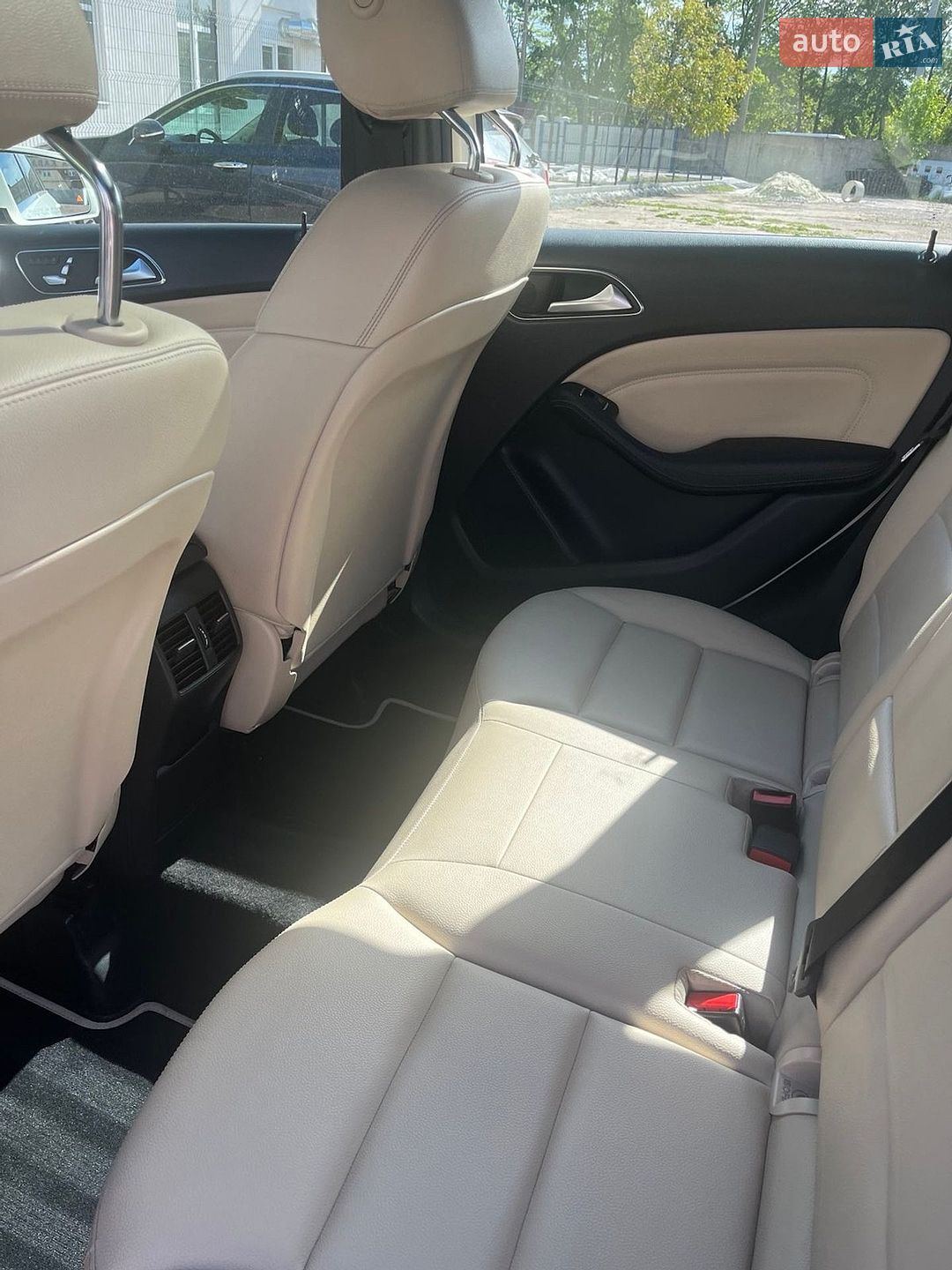Mercedes-Benz B-Class 2017 VIN WDDMH4GB7JJ465076 фото оголошення 10 з 26