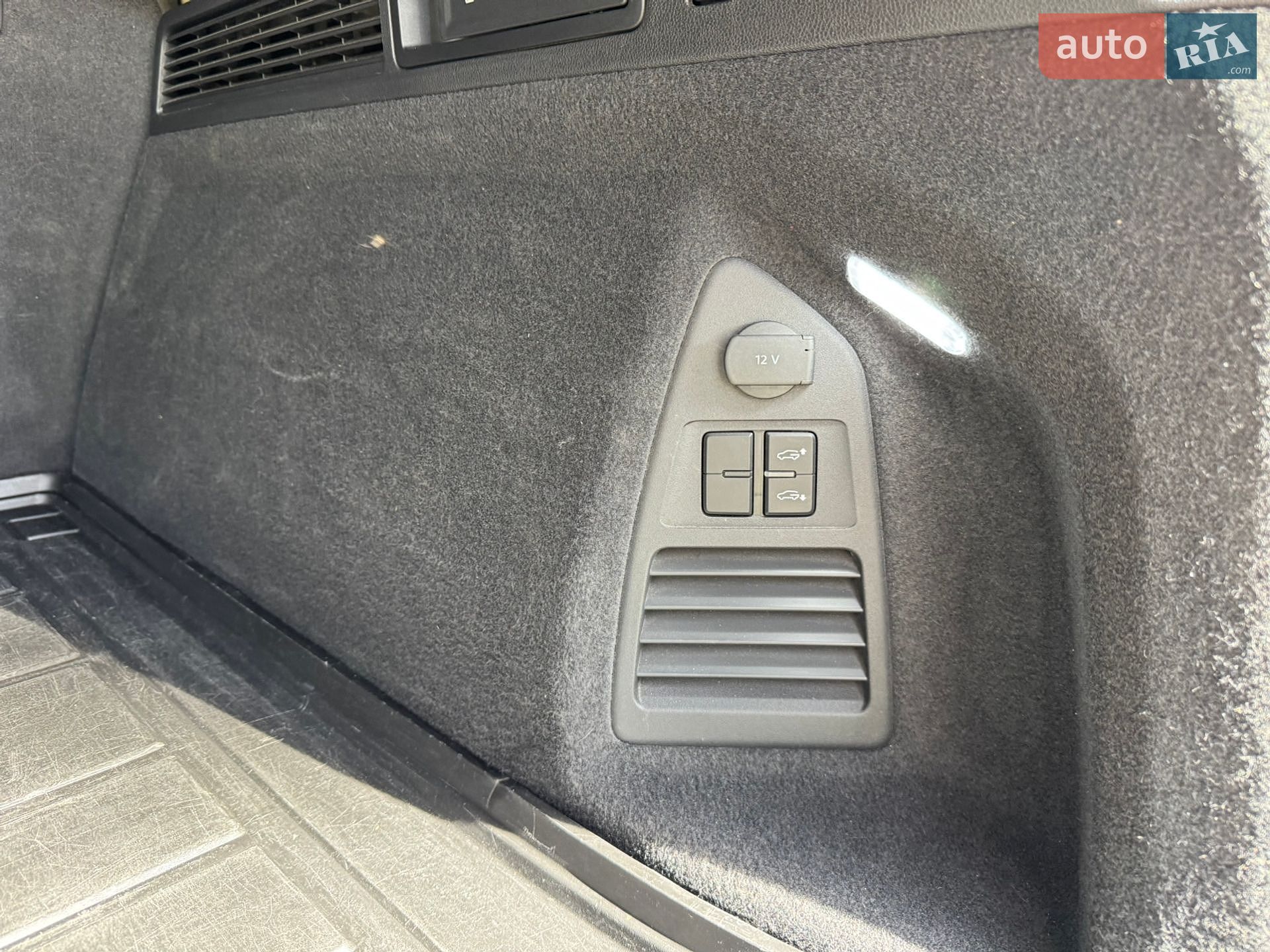 Volkswagen Touareg 2020 VIN WVGZZZCRZMD009243 фото оголошення 30 з 35