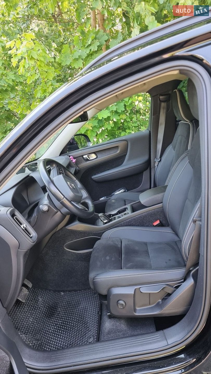 Volvo XC40 2019 VIN YV1XZ72BDL2185438 фото оголошення 10 з 14