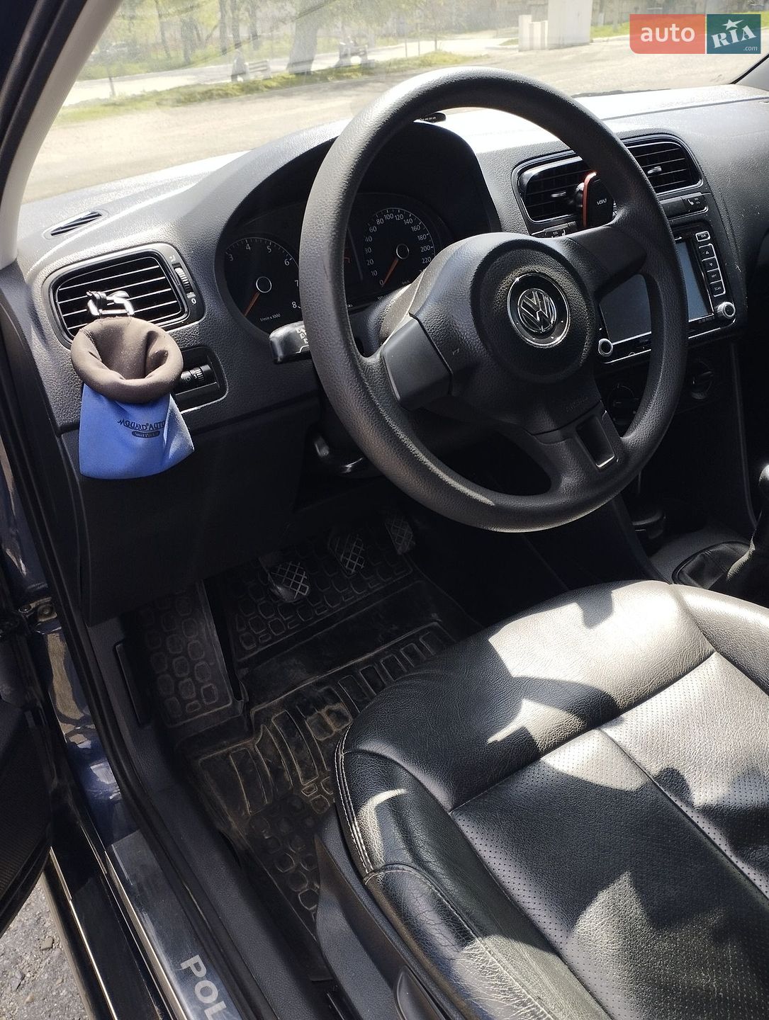 Volkswagen Polo 2011 VIN XW8ZZZ61ZCG033485 фото оголошення 8 з 13