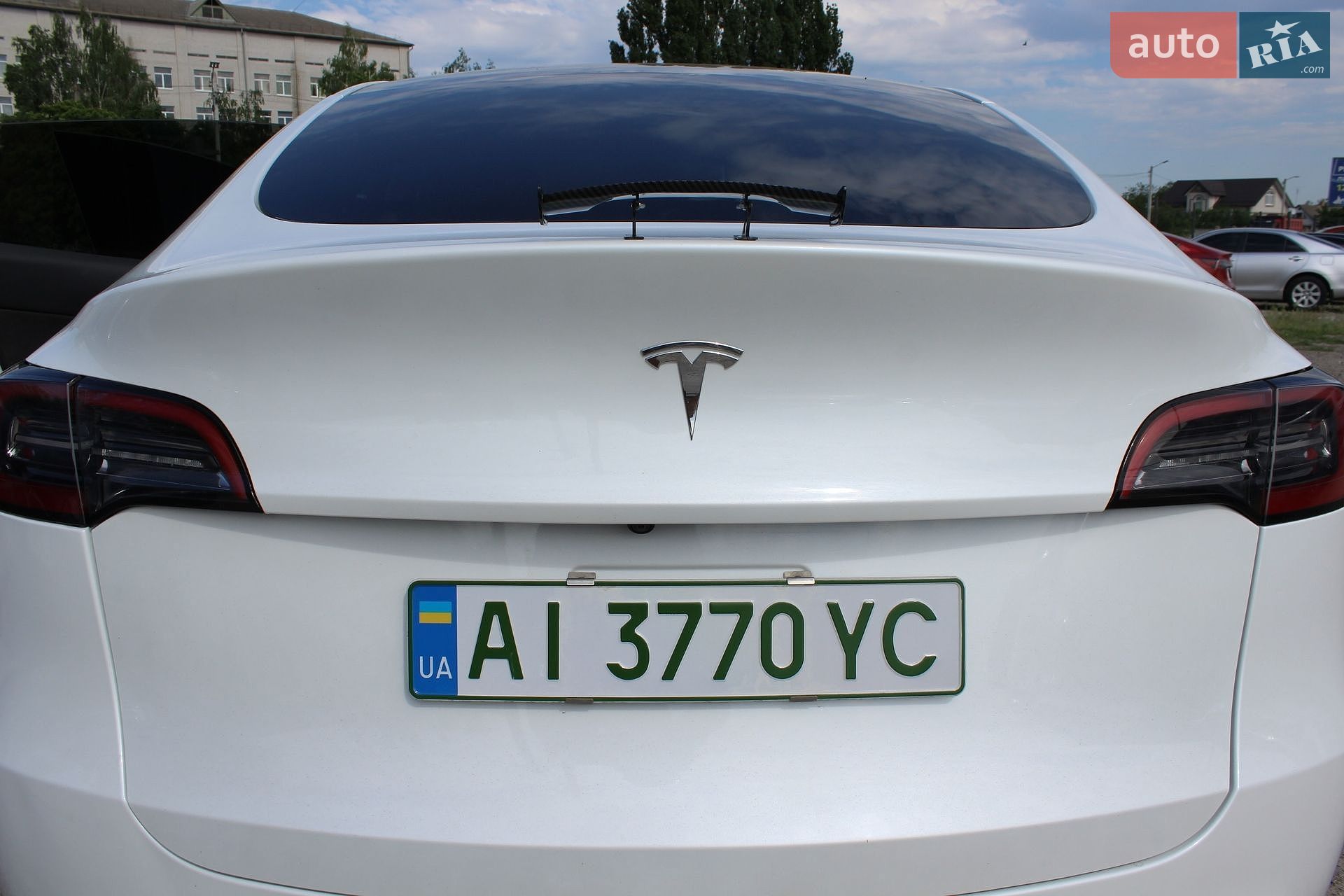Tesla Model Y 2023 VIN LRWYGDFDXPC967611 фото оголошення 2 з 21