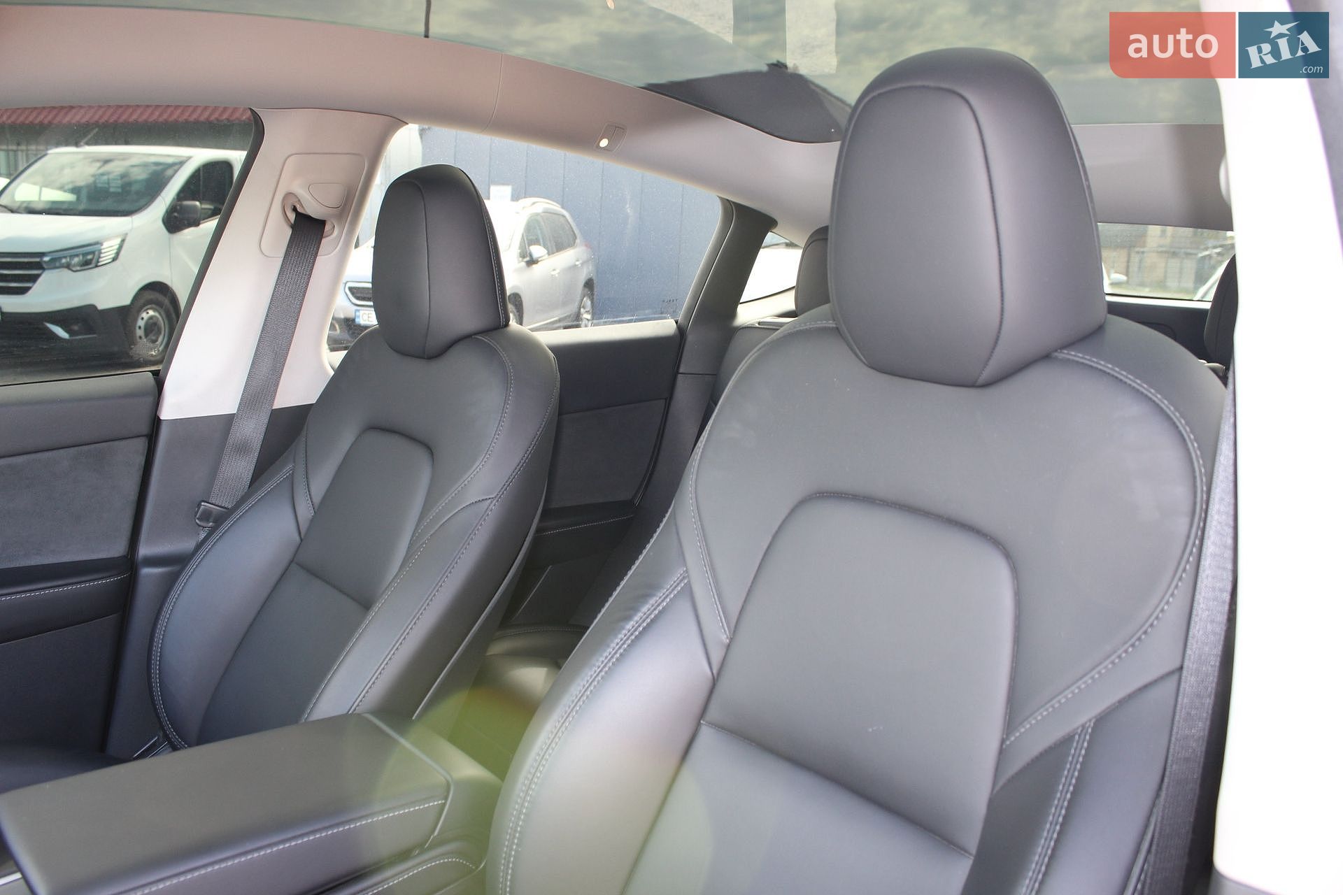 Tesla Model Y 2023 VIN LRWYGDFDXPC967611 фото оголошення 8 з 21