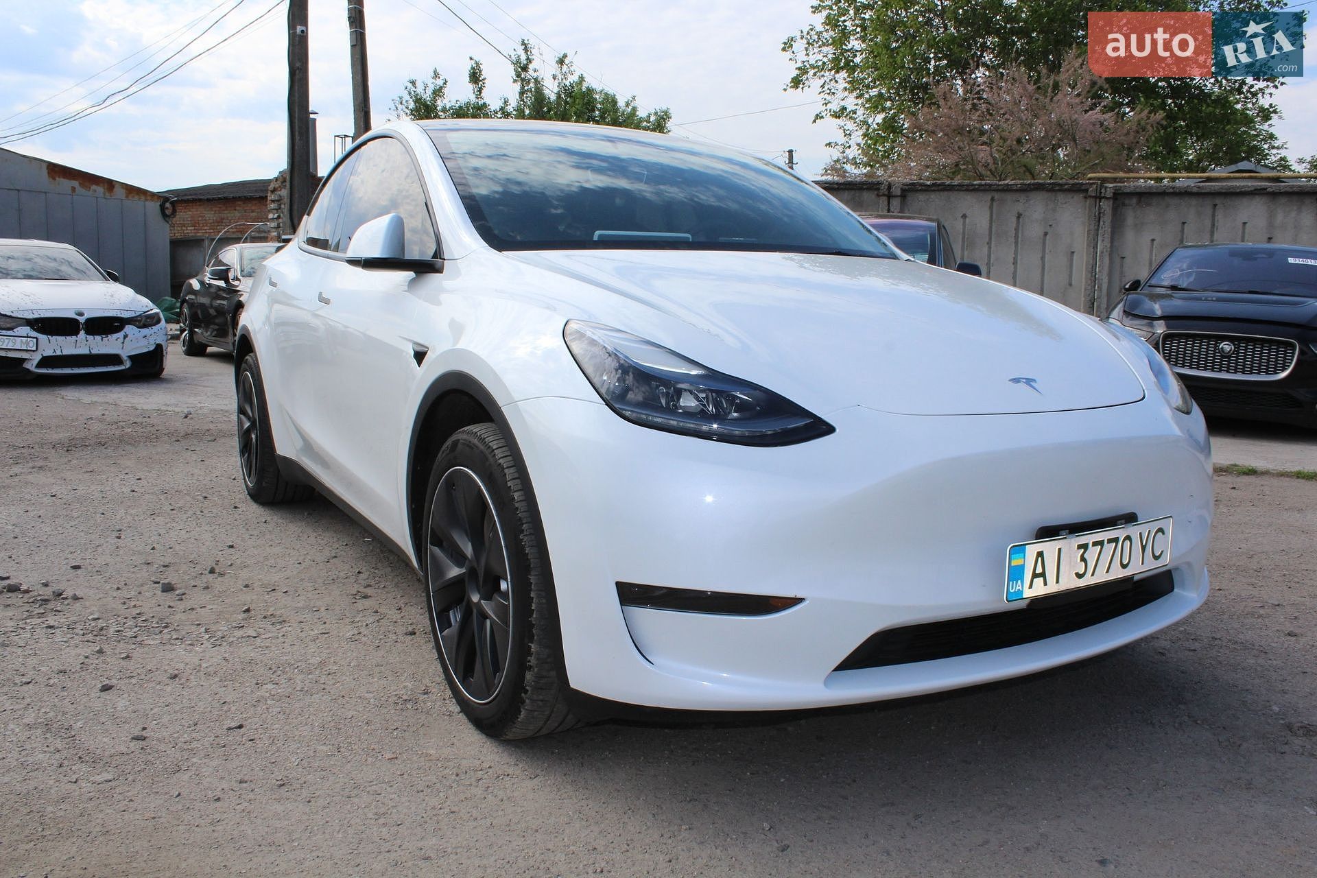 Tesla Model Y 2023 VIN LRWYGDFDXPC967611 фото оголошення 13 з 21