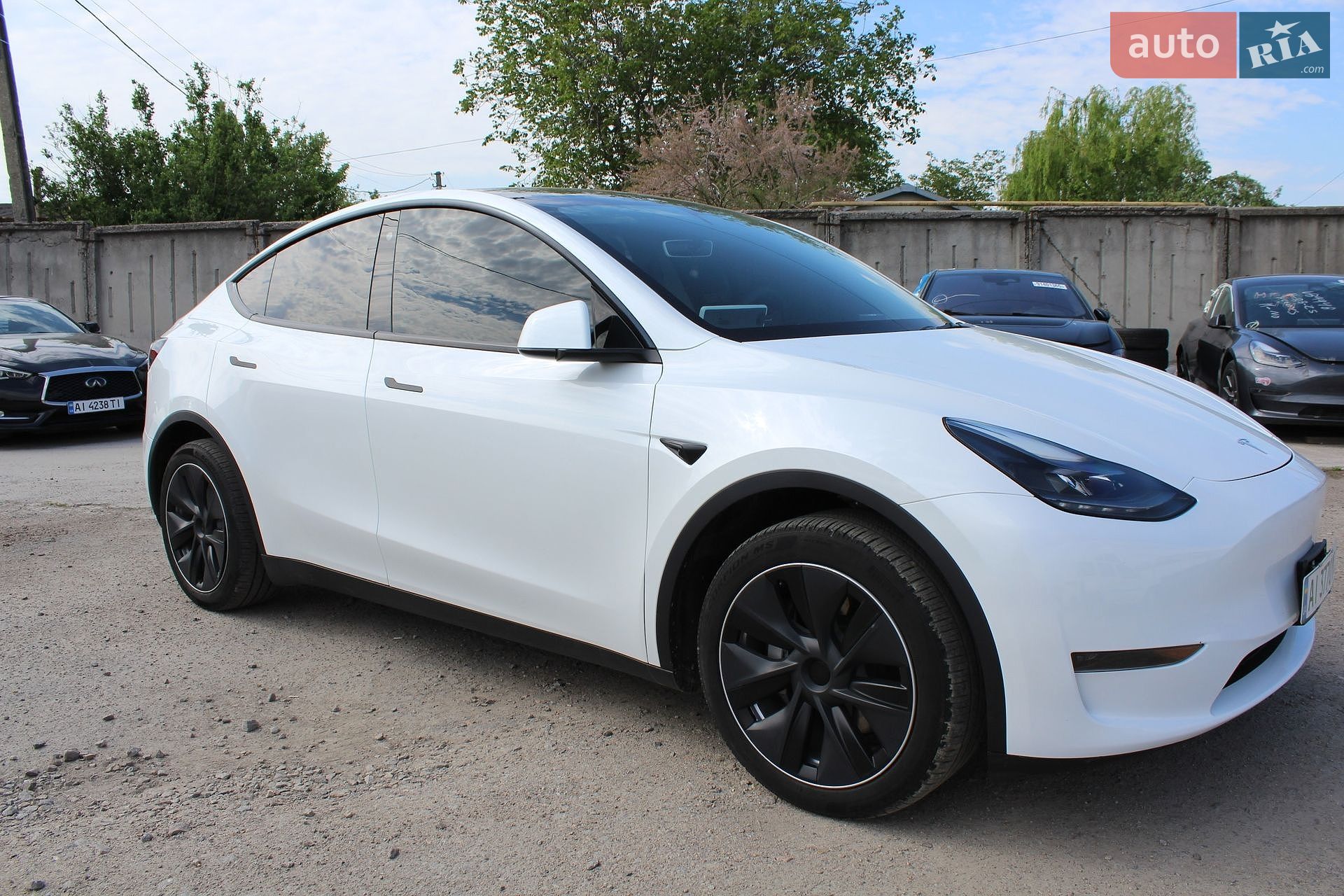 Tesla Model Y 2023 VIN LRWYGDFDXPC967611 фото оголошення 14 з 21