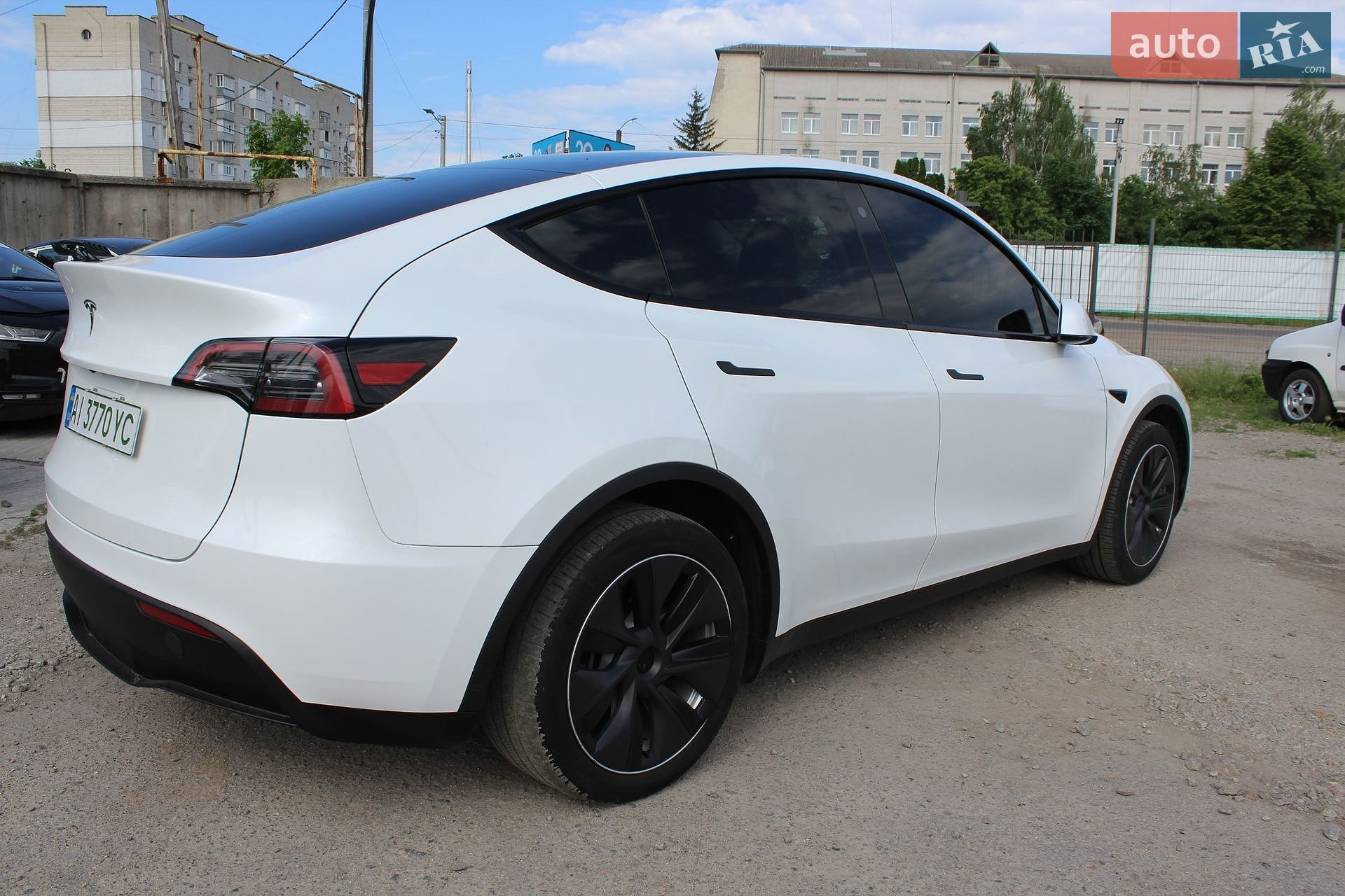 Tesla Model Y 2023 VIN LRWYGDFDXPC967611 фото оголошення 16 з 21