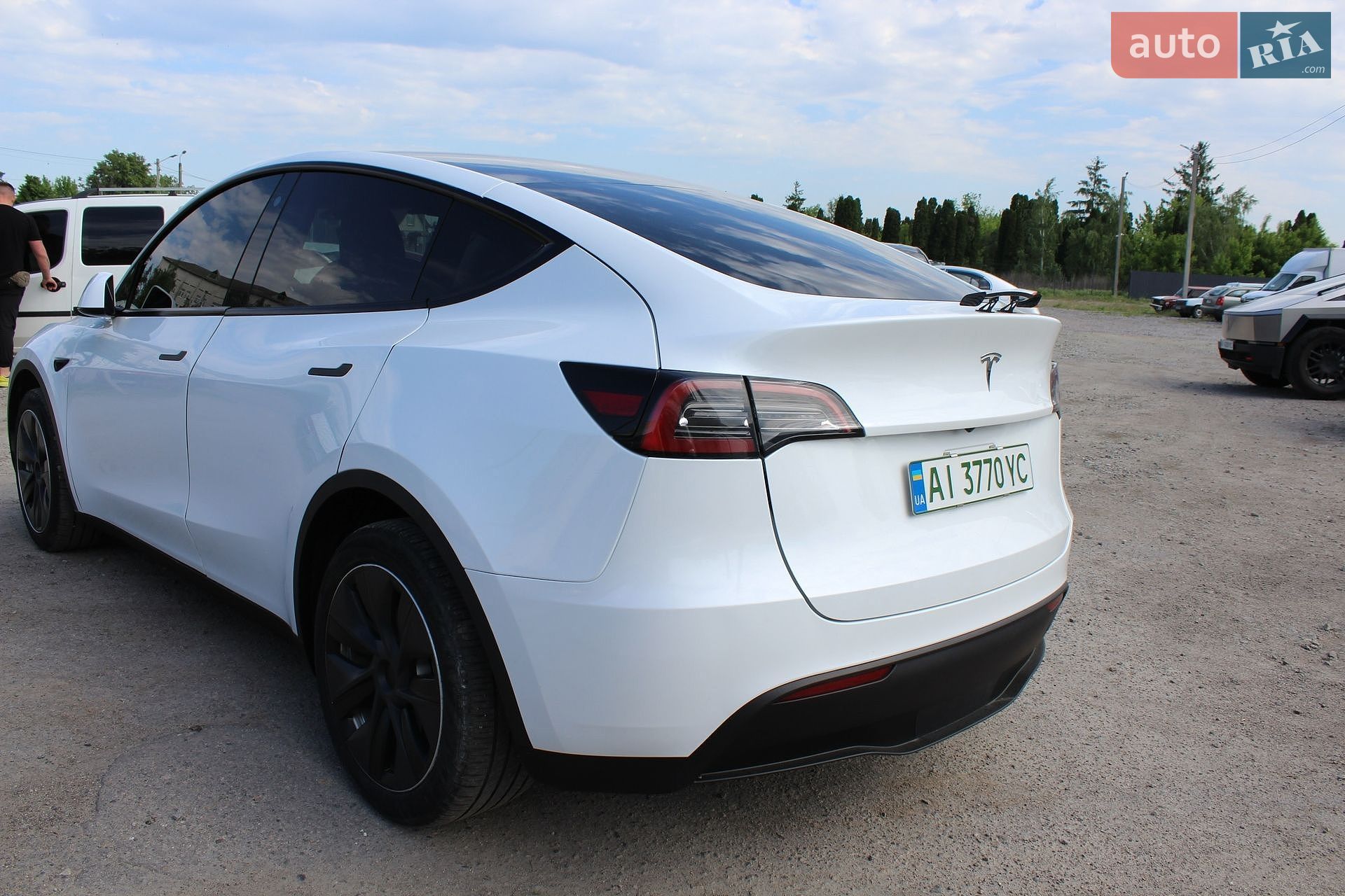 Tesla Model Y 2023 VIN LRWYGDFDXPC967611 фото оголошення 18 з 21