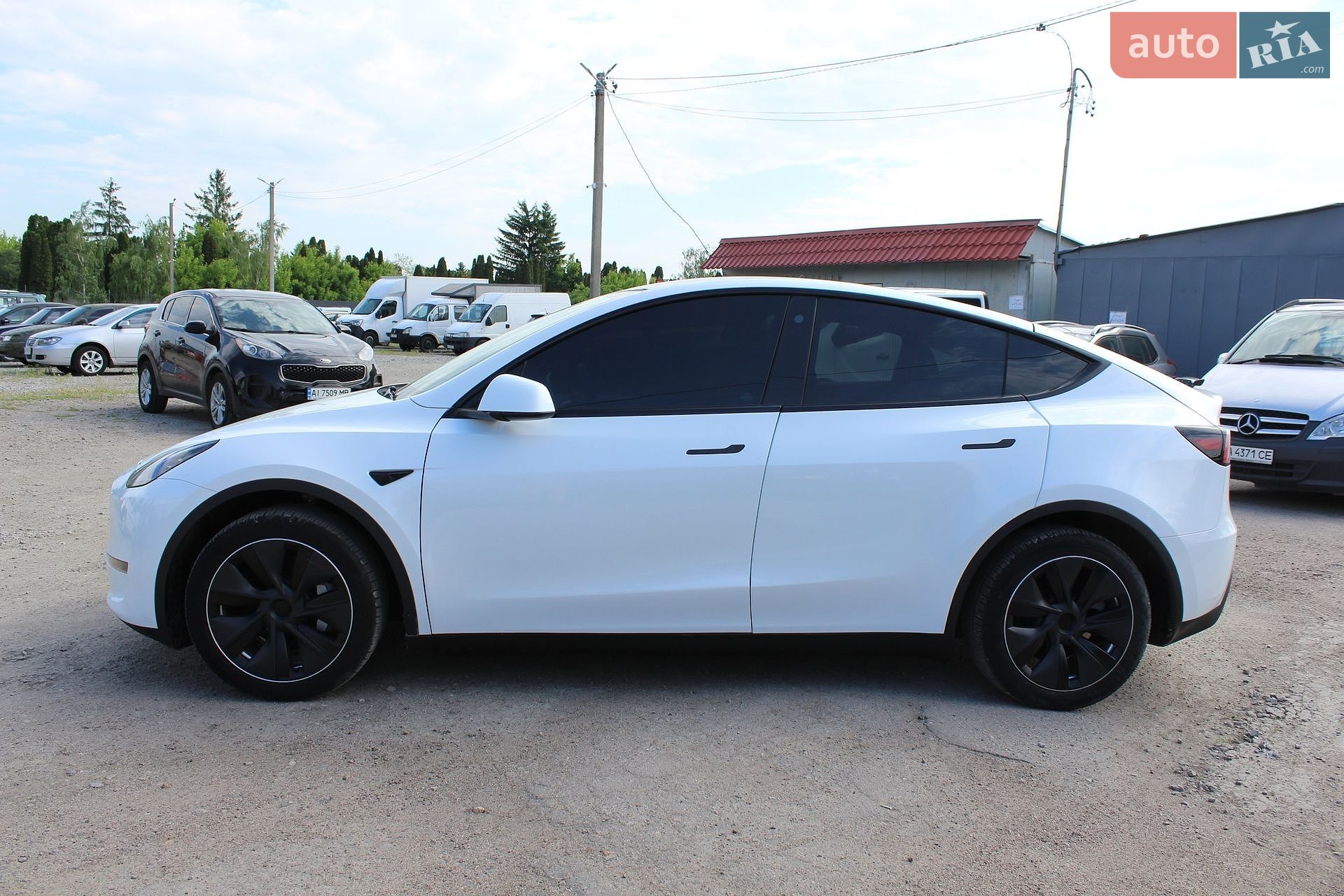 Tesla Model Y 2023 VIN LRWYGDFDXPC967611 фото оголошення 19 з 21
