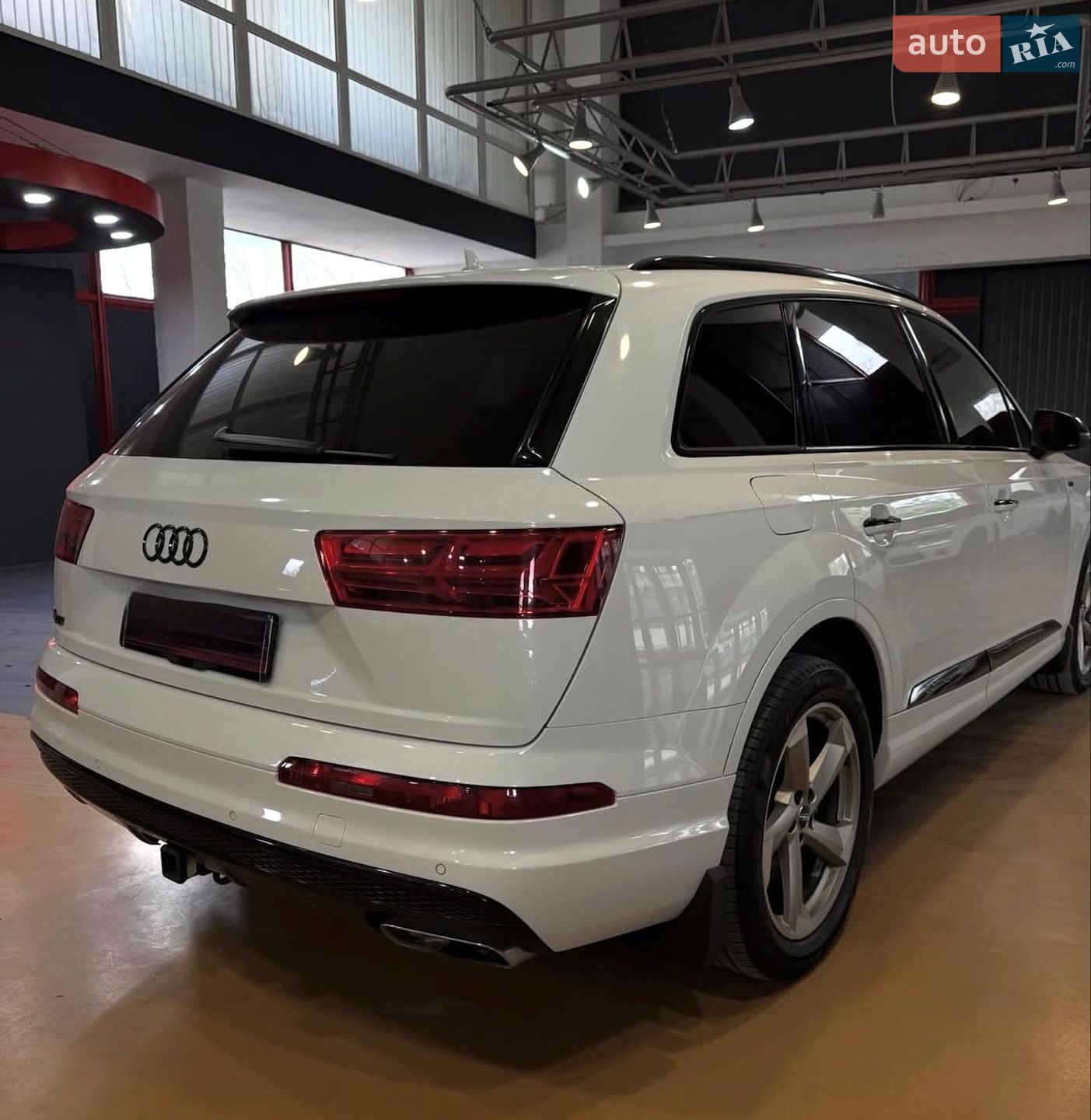 Audi Q7 2018 VIN WA1VAAF76JD037958 фото оголошення 4 з 18