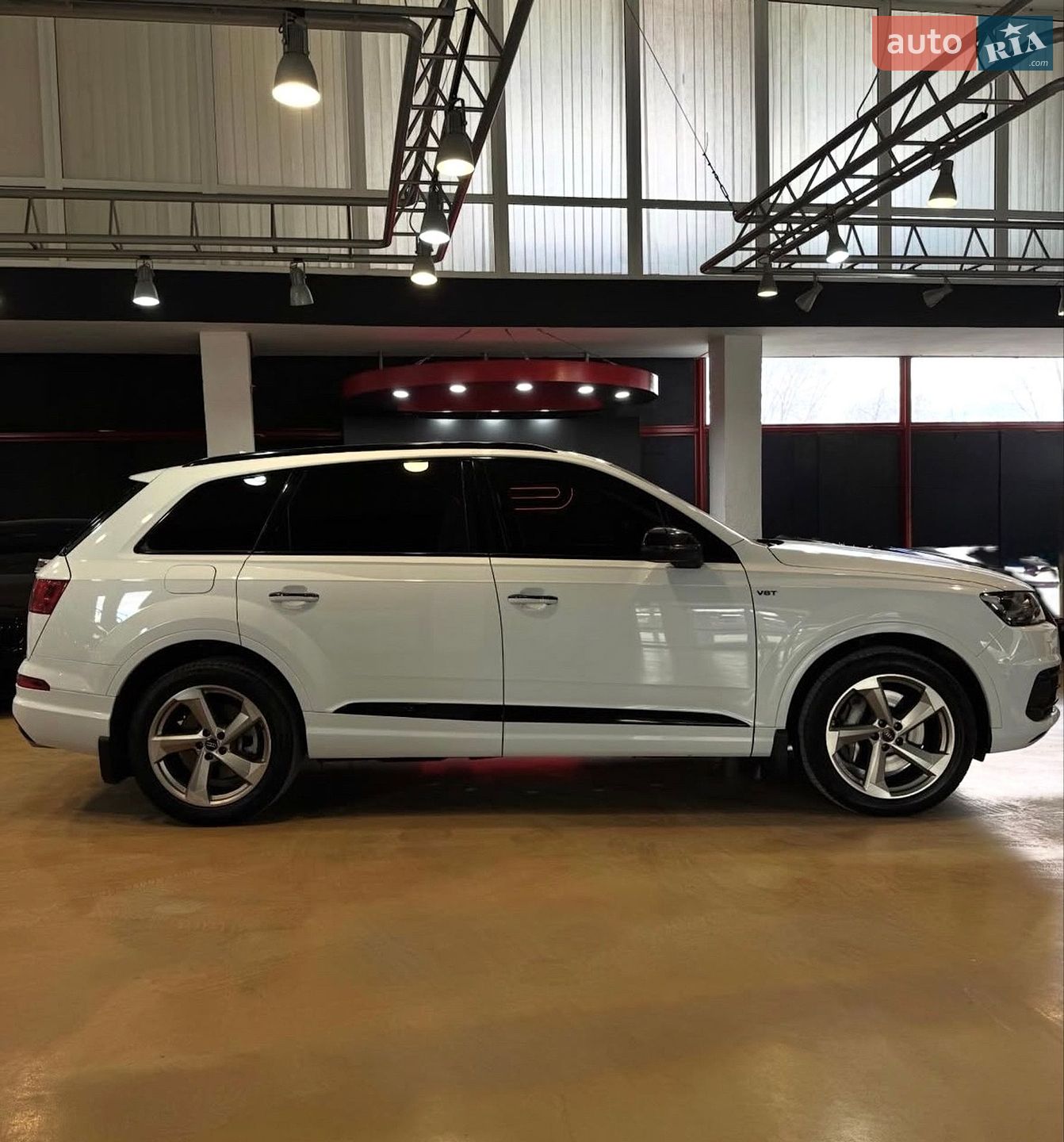 Audi Q7 2018 VIN WA1VAAF76JD037958 фото оголошення 5 з 18