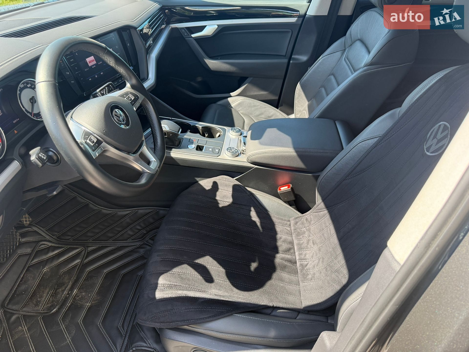 Volkswagen Touareg 2020 VIN WVGZZZCRZLD035366 фото оголошення 12 з 15