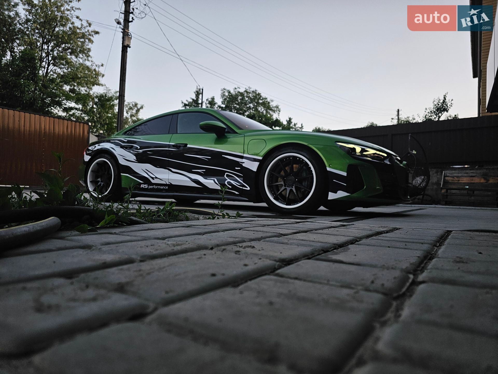 Audi e-tron GT 2022 VIN WAUZZZFW5P7000961 фото оголошення 3 з 21