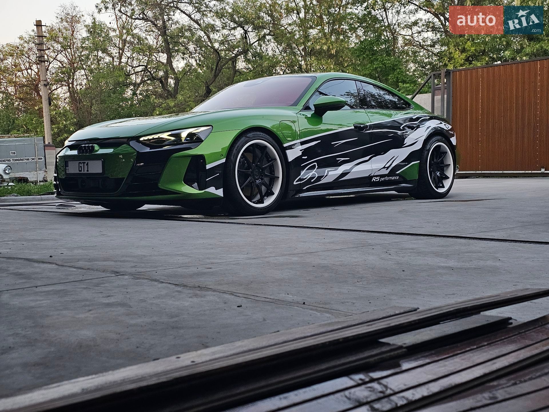 Audi e-tron GT 2022 VIN WAUZZZFW5P7000961 фото оголошення 7 з 21