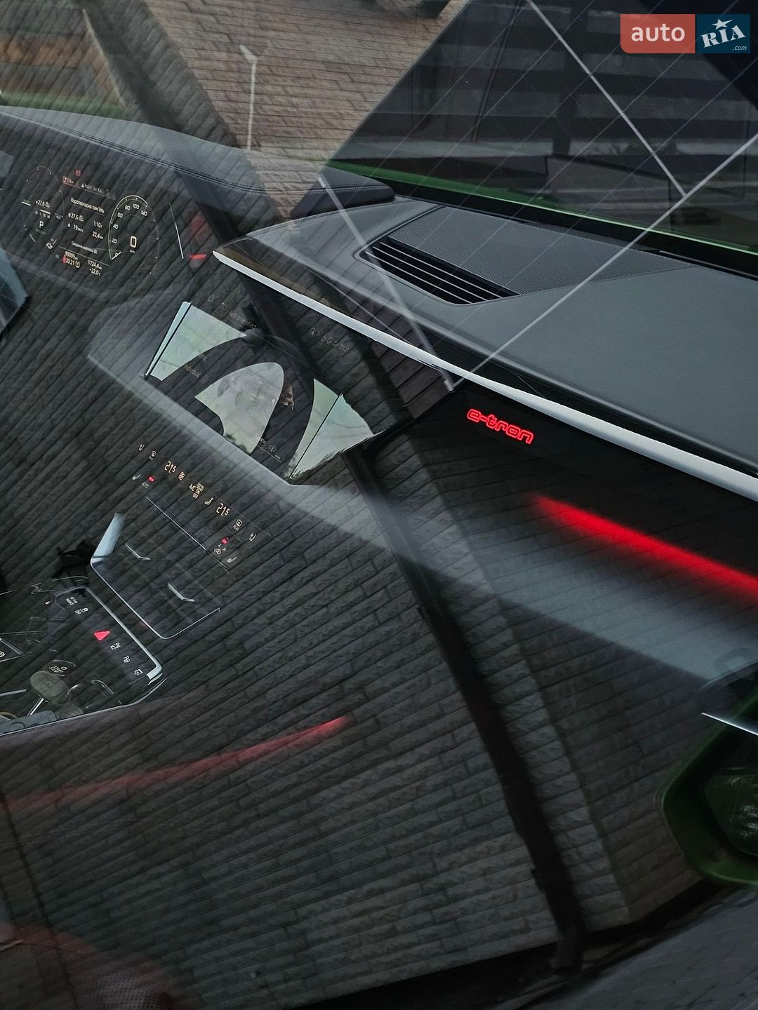 Audi e-tron GT 2022 VIN WAUZZZFW5P7000961 фото оголошення 14 з 21