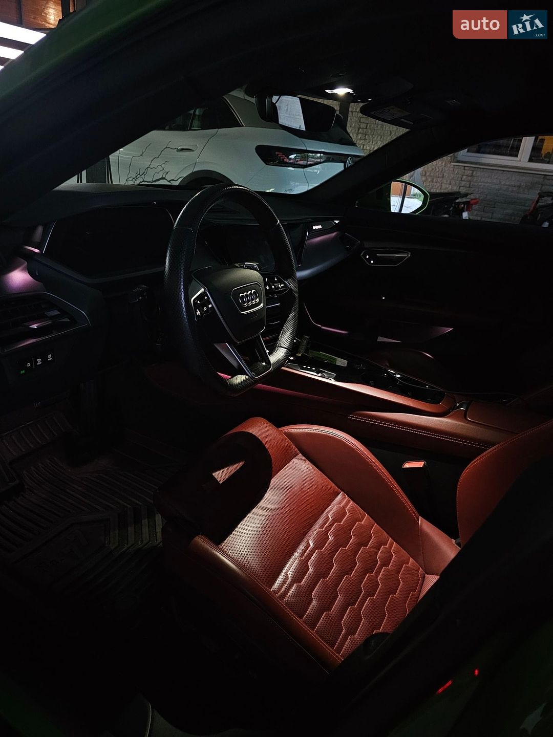 Audi e-tron GT 2022 VIN WAUZZZFW5P7000961 фото оголошення 18 з 21