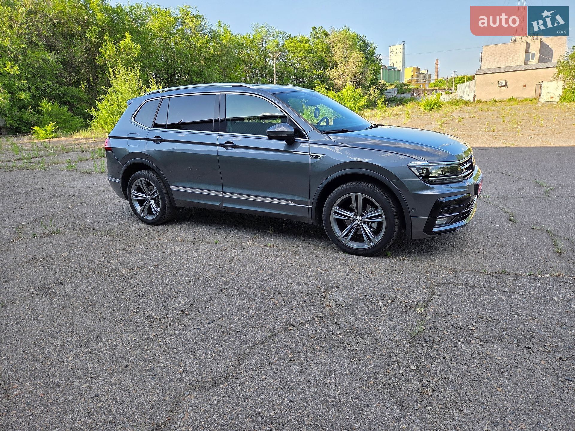 Volkswagen Tiguan 2019 VIN WVGZZZ5NZKM002526 фото оголошення 4 з 96