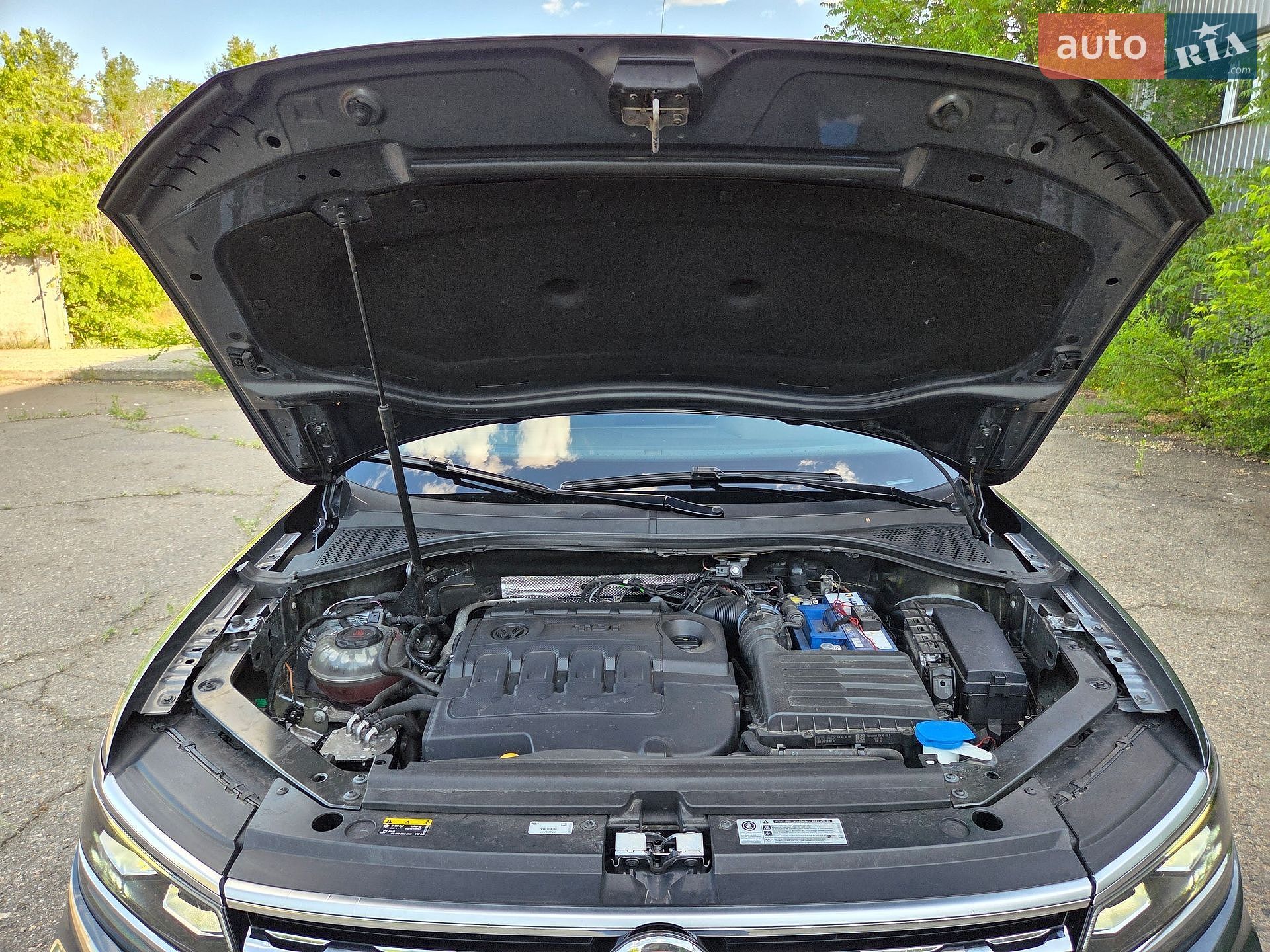 Volkswagen Tiguan 2019 VIN WVGZZZ5NZKM002526 фото оголошення 25 з 96