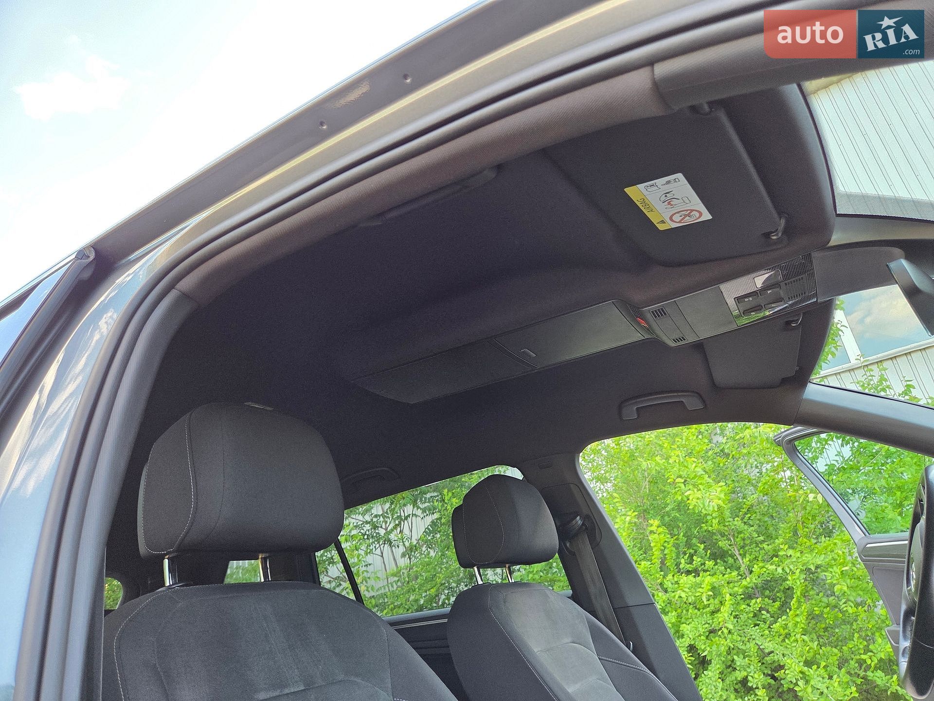 Volkswagen Tiguan 2019 VIN WVGZZZ5NZKM002526 фото оголошення 37 з 96