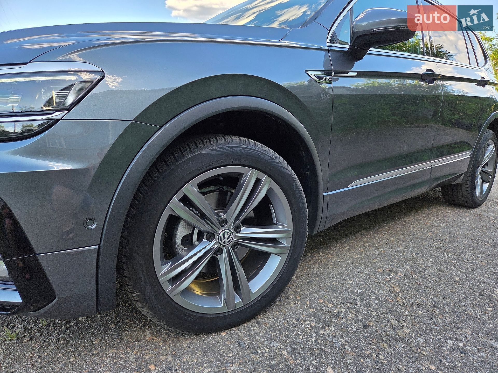 Volkswagen Tiguan 2019 VIN WVGZZZ5NZKM002526 фото оголошення 76 з 96