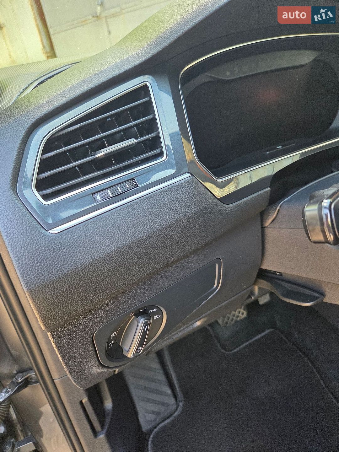 Volkswagen Tiguan 2019 VIN WVGZZZ5NZKM002526 фото оголошення 94 з 96
