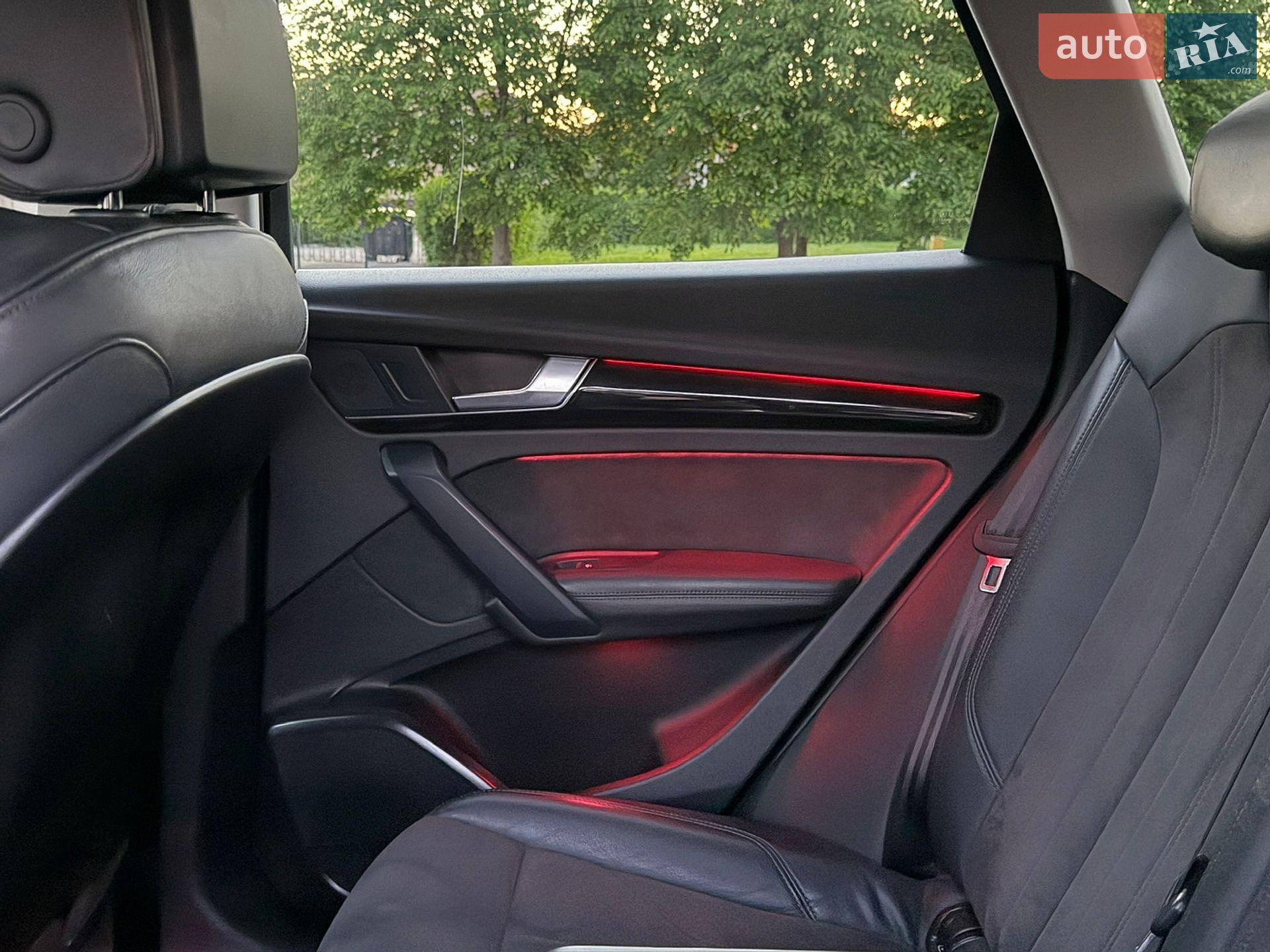 Audi Q5 2018 VIN WAUZZZFY6J2225301 фото оголошення 22 з 28