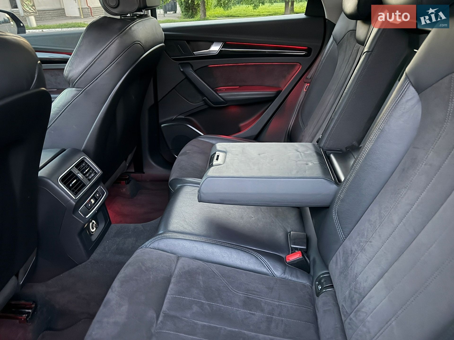 Audi Q5 2018 VIN WAUZZZFY6J2225301 фото оголошення 20 з 28