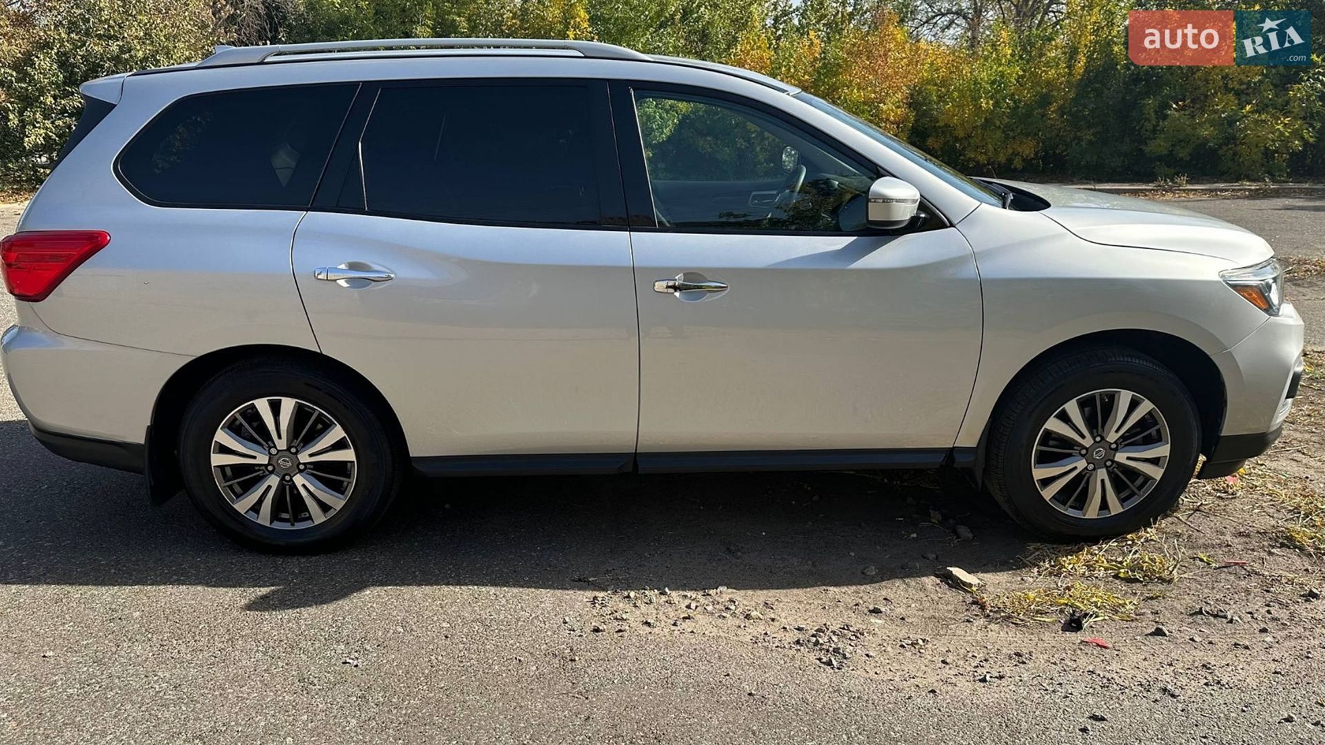Nissan Pathfinder 2018 VIN 5N1DR2MM7KC589755 фото оголошення 3 з 41