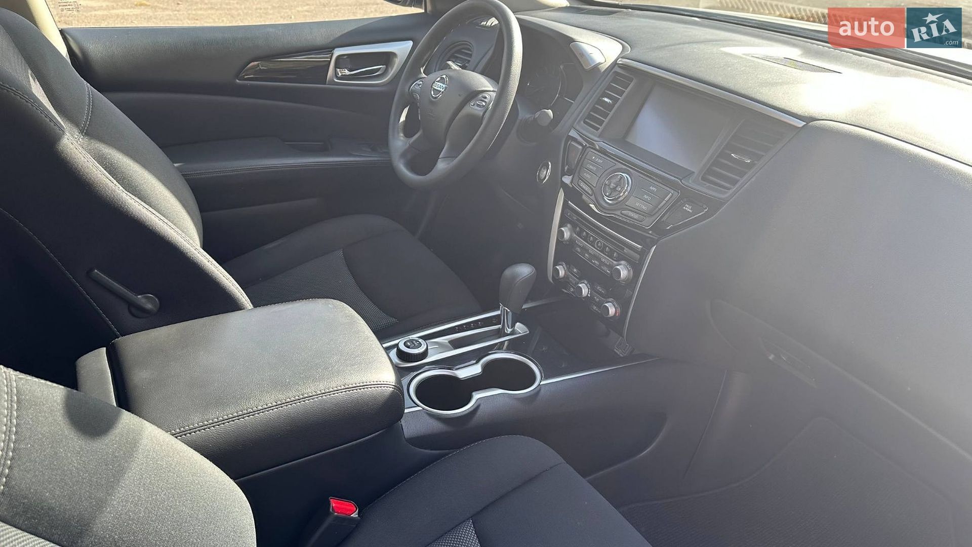 Nissan Pathfinder 2018 VIN 5N1DR2MM7KC589755 фото оголошення 14 з 41