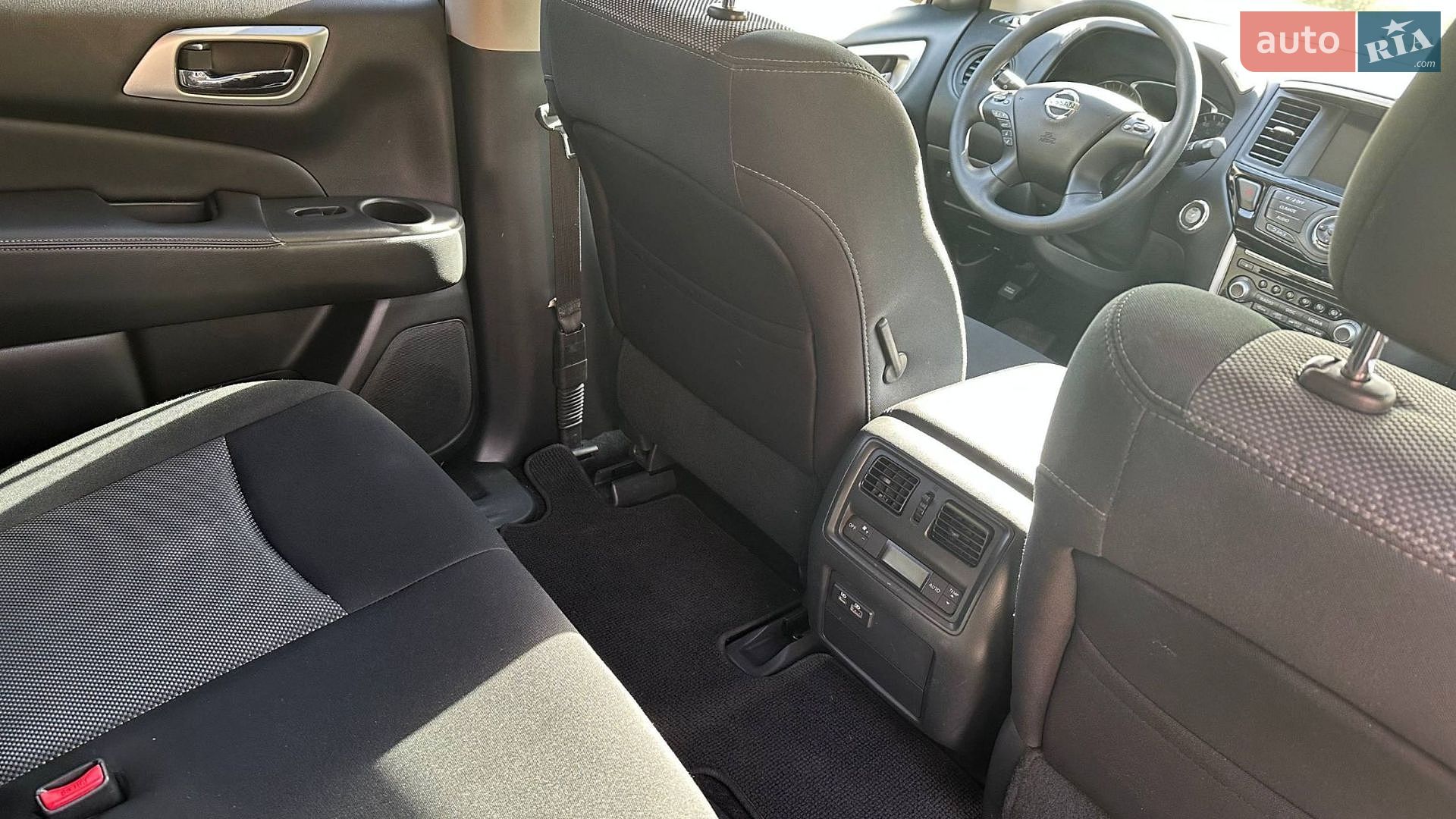 Nissan Pathfinder 2018 VIN 5N1DR2MM7KC589755 фото оголошення 15 з 41