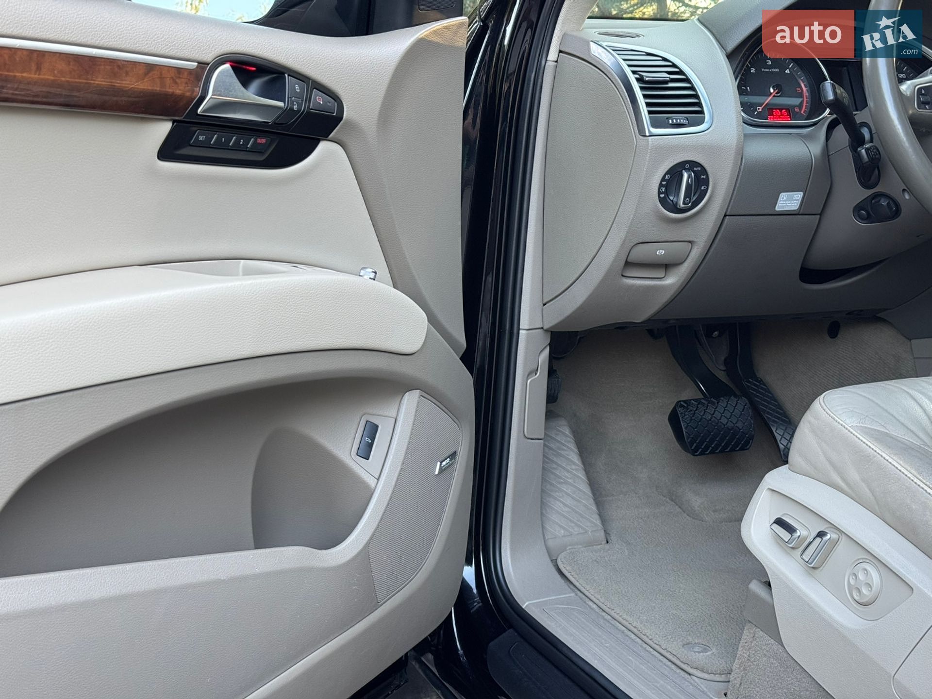 Audi Q7 2011 VIN WA1VMBFE7BD007977 фото оголошення 25 з 36