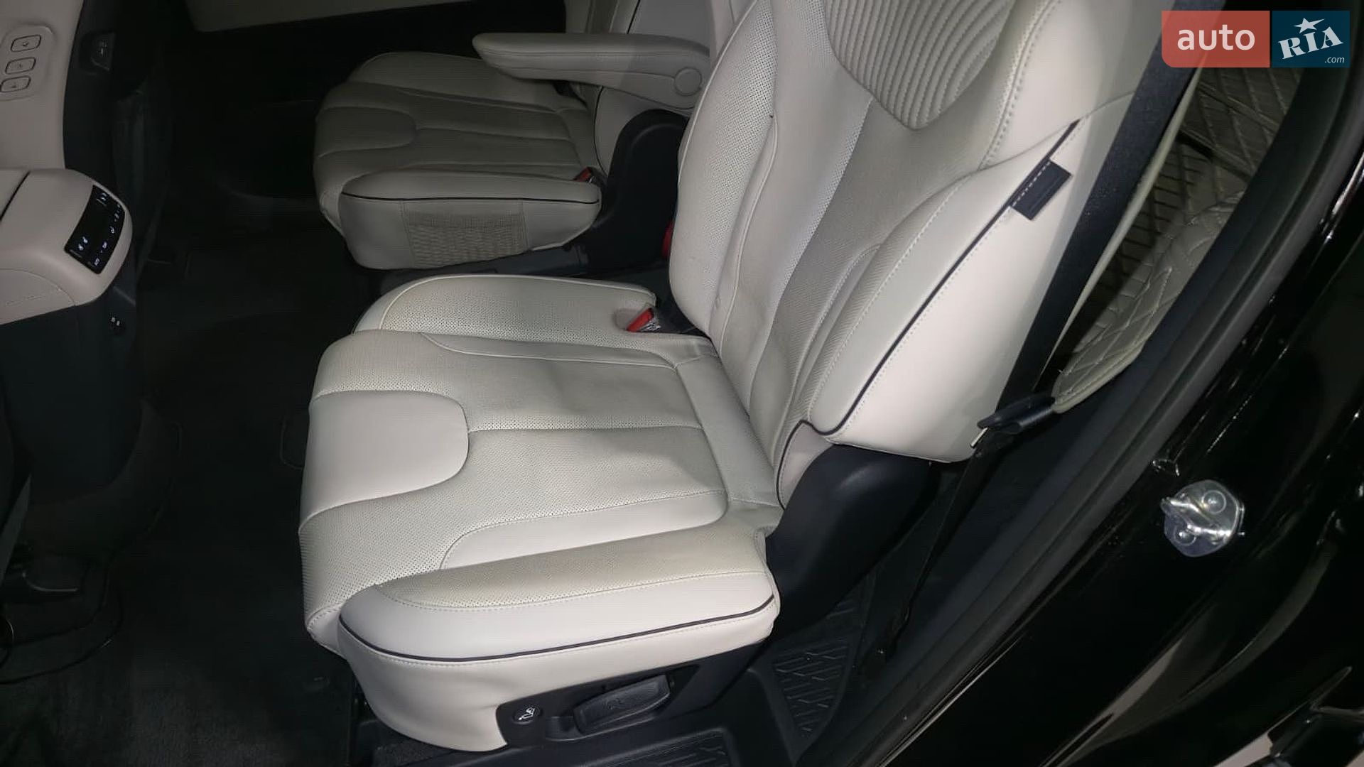 Hyundai Palisade 2022 VIN KMHR581ABPU563788 фото оголошення 12 з 32