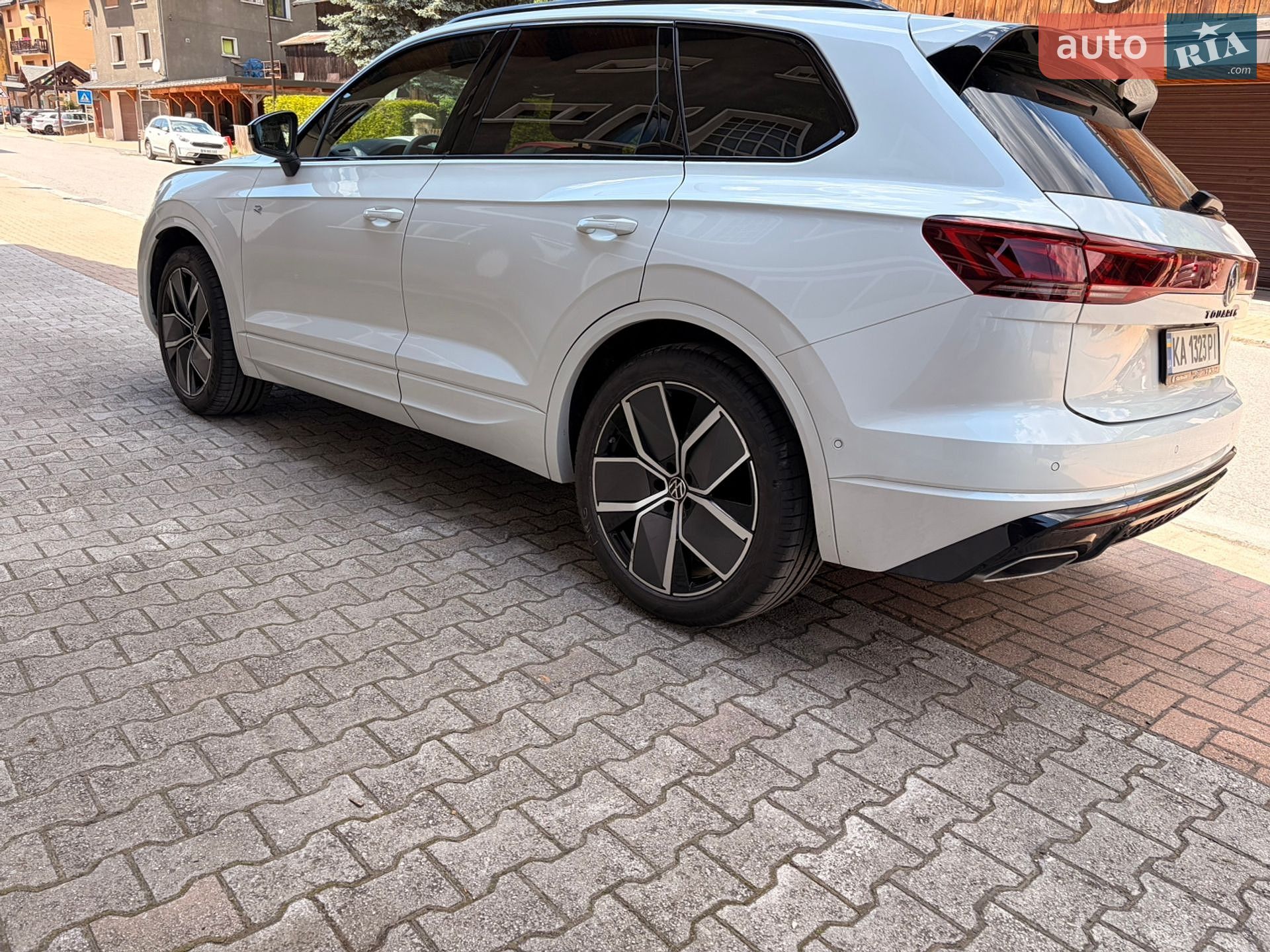 Volkswagen Touareg 2025 VIN WVGZZZCRXSD017696 фото оголошення 2 з 11