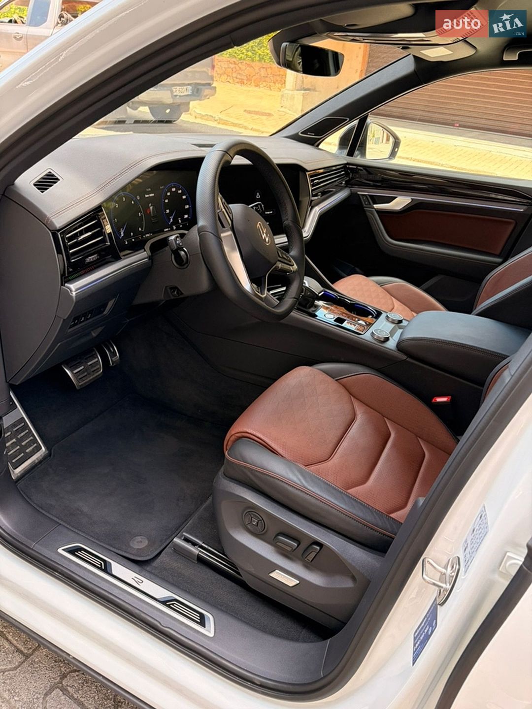 Volkswagen Touareg 2025 VIN WVGZZZCRXSD017696 фото оголошення 6 з 11