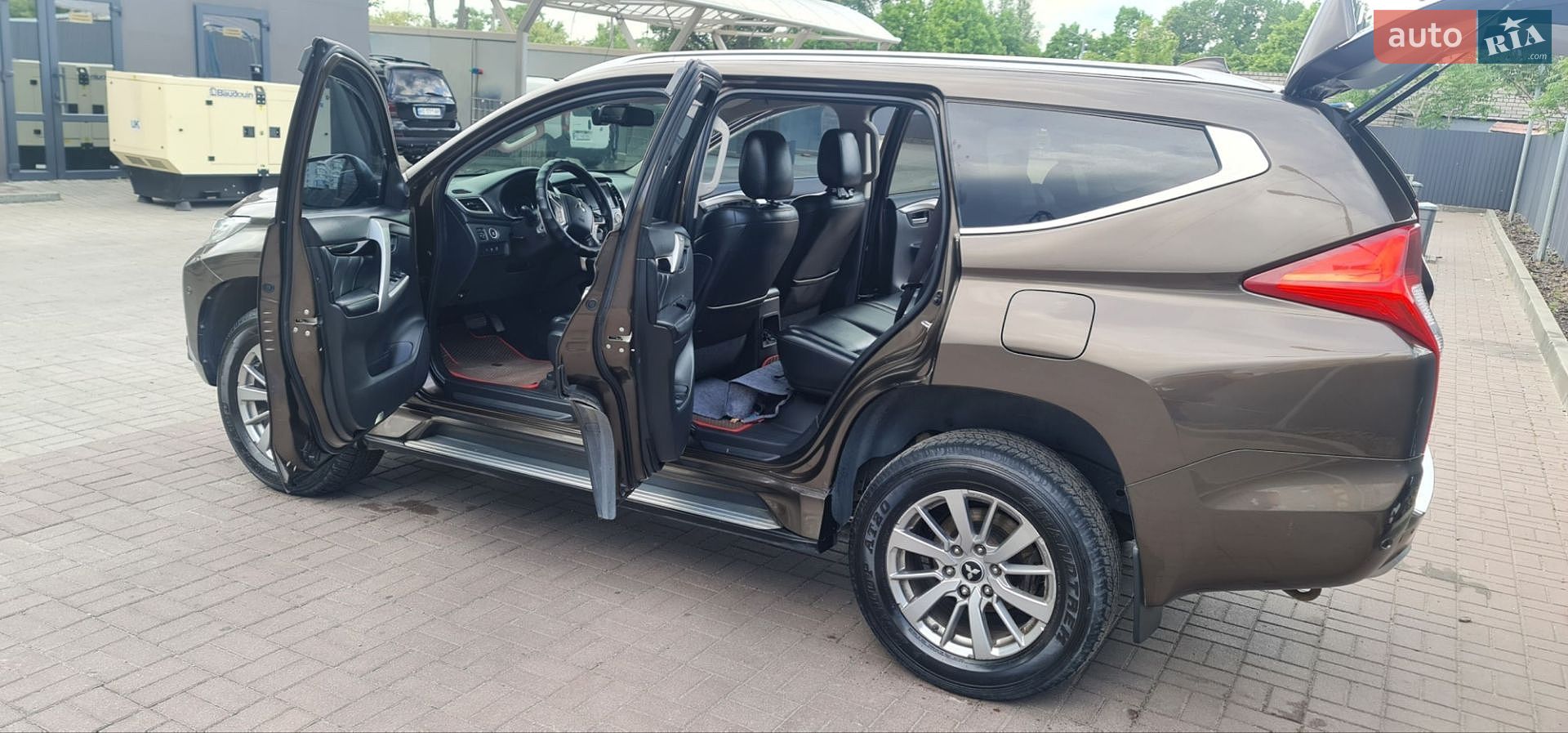 Mitsubishi Pajero Sport 2019 VIN MMCGUKS10KHZ00872 фото оголошення 6 з 26