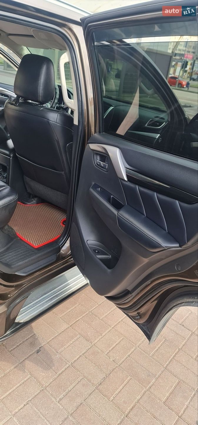 Mitsubishi Pajero Sport 2019 VIN MMCGUKS10KHZ00872 фото оголошення 13 з 26