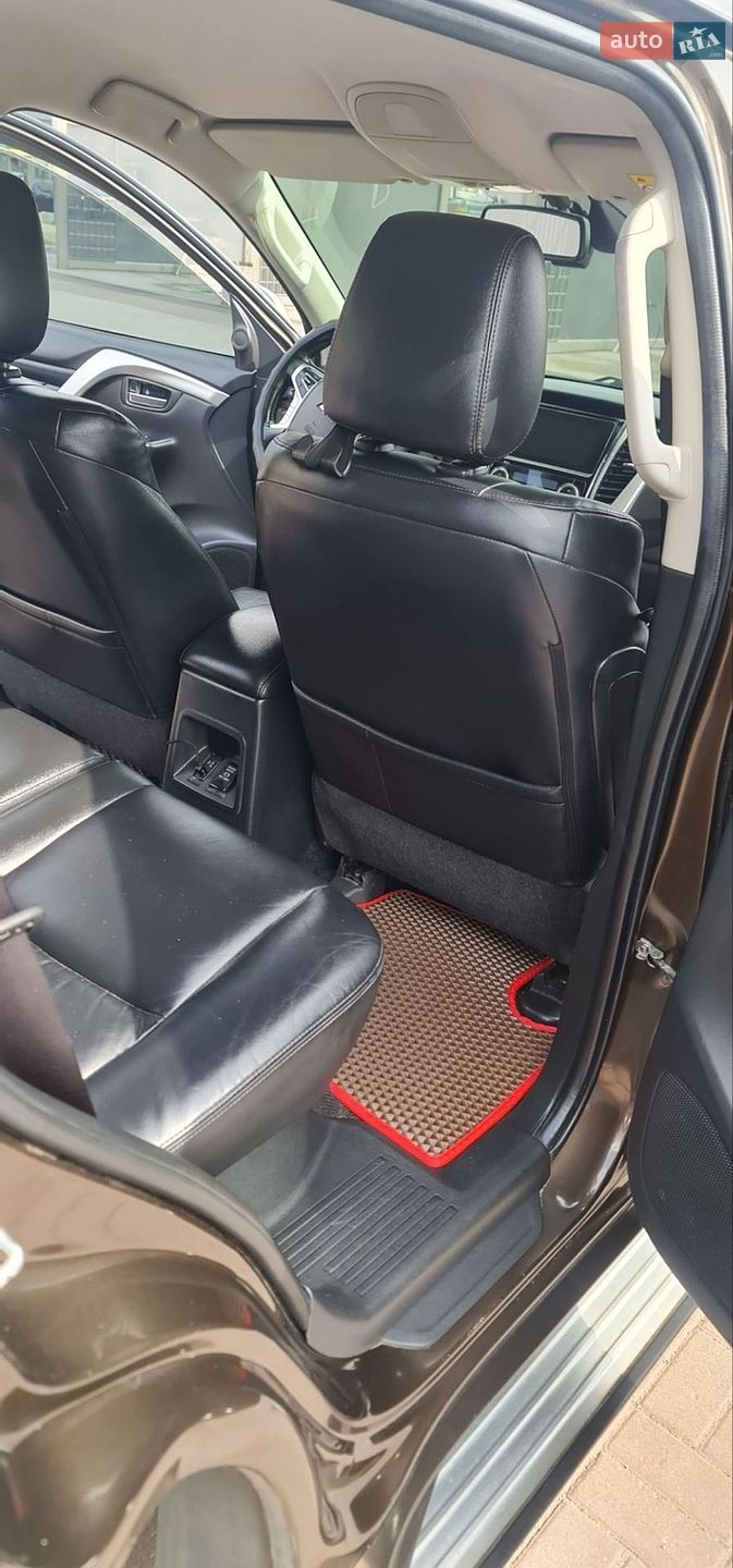 Mitsubishi Pajero Sport 2019 VIN MMCGUKS10KHZ00872 фото оголошення 14 з 26