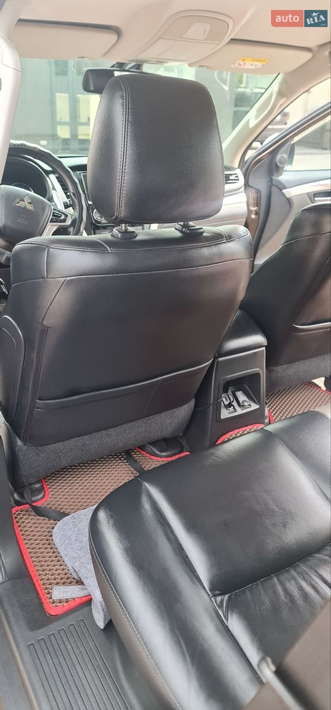 Mitsubishi Pajero Sport 2019 VIN MMCGUKS10KHZ00872 фото оголошення 15 з 26