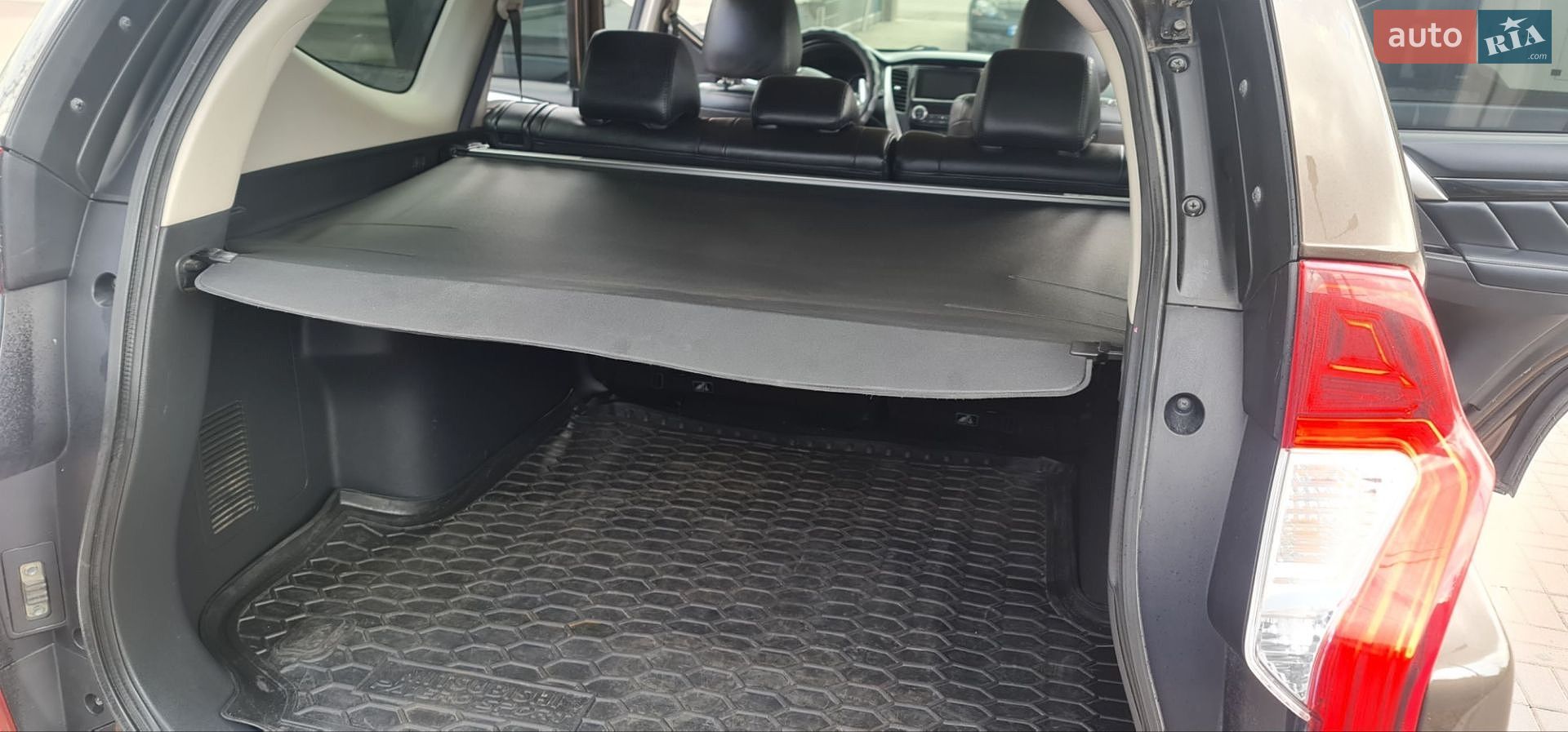 Mitsubishi Pajero Sport 2019 VIN MMCGUKS10KHZ00872 фото оголошення 16 з 26