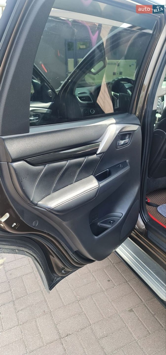 Mitsubishi Pajero Sport 2019 VIN MMCGUKS10KHZ00872 фото оголошення 17 з 26