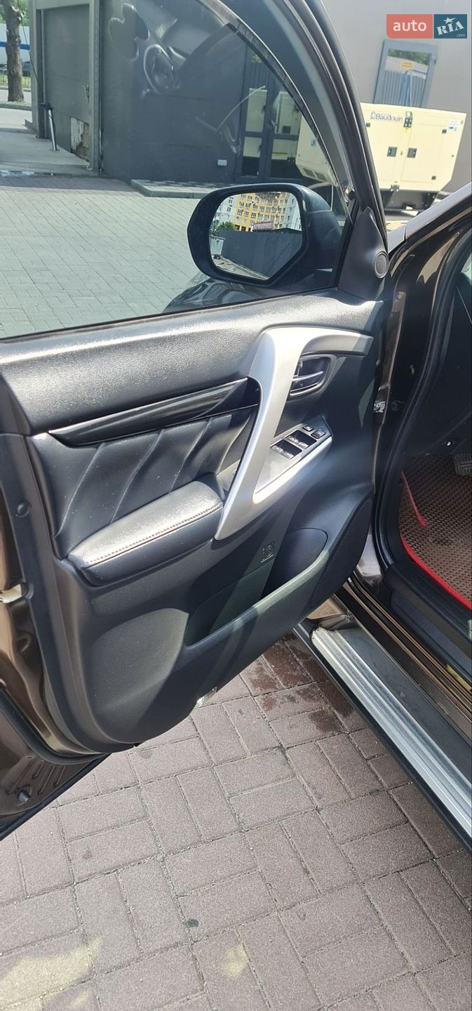 Mitsubishi Pajero Sport 2019 VIN MMCGUKS10KHZ00872 фото оголошення 18 з 26
