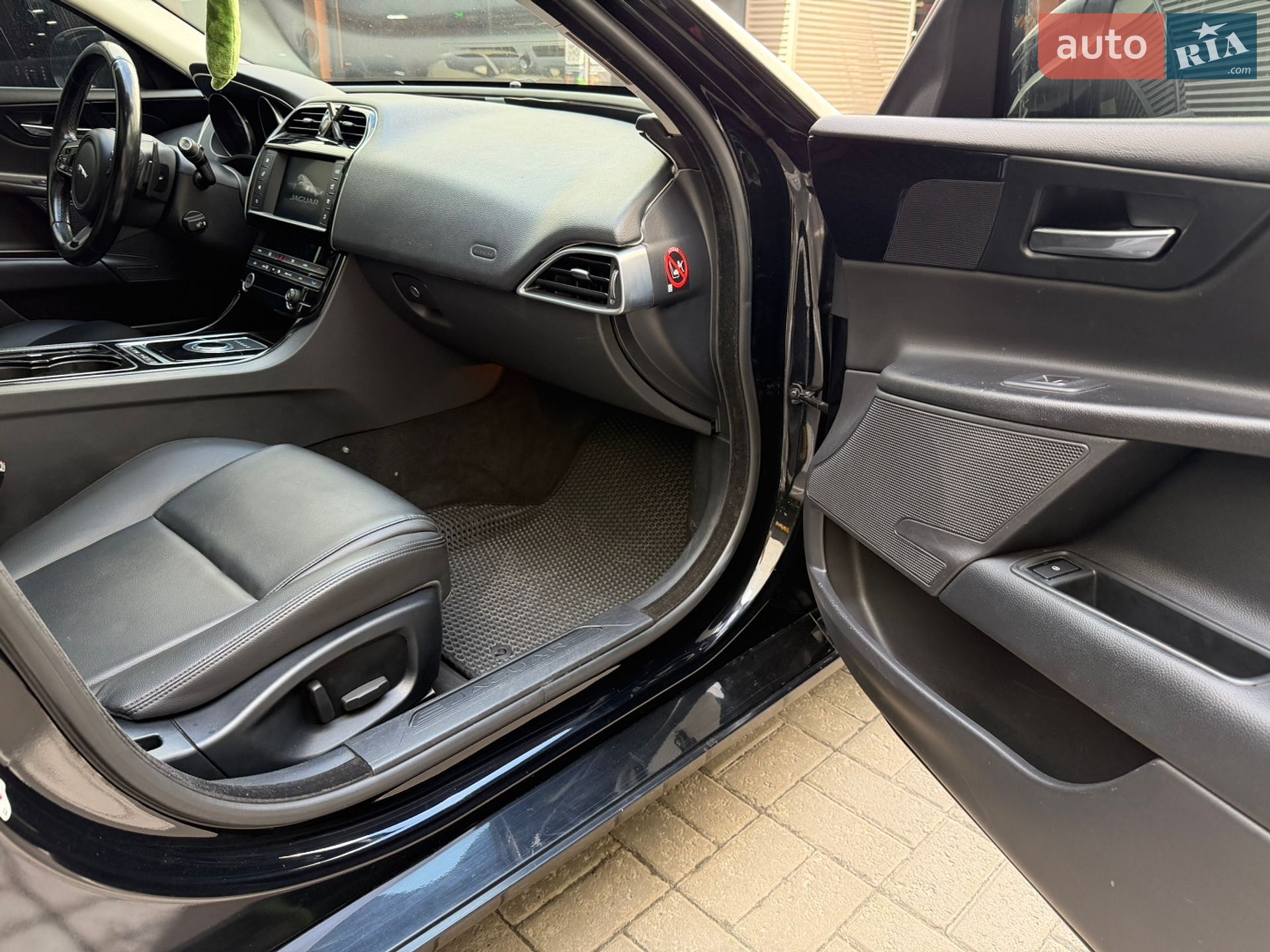 Jaguar XE 2016 VIN SAJAR4BG2HA959354 фото оголошення 11 з 17