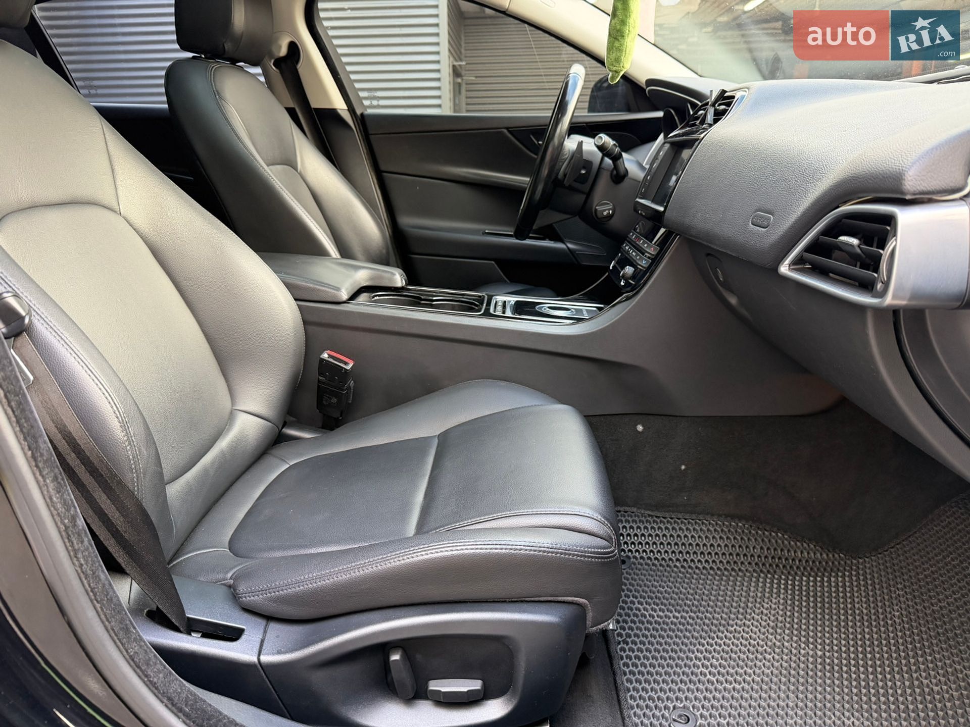 Jaguar XE 2016 VIN SAJAR4BG2HA959354 фото оголошення 12 з 17