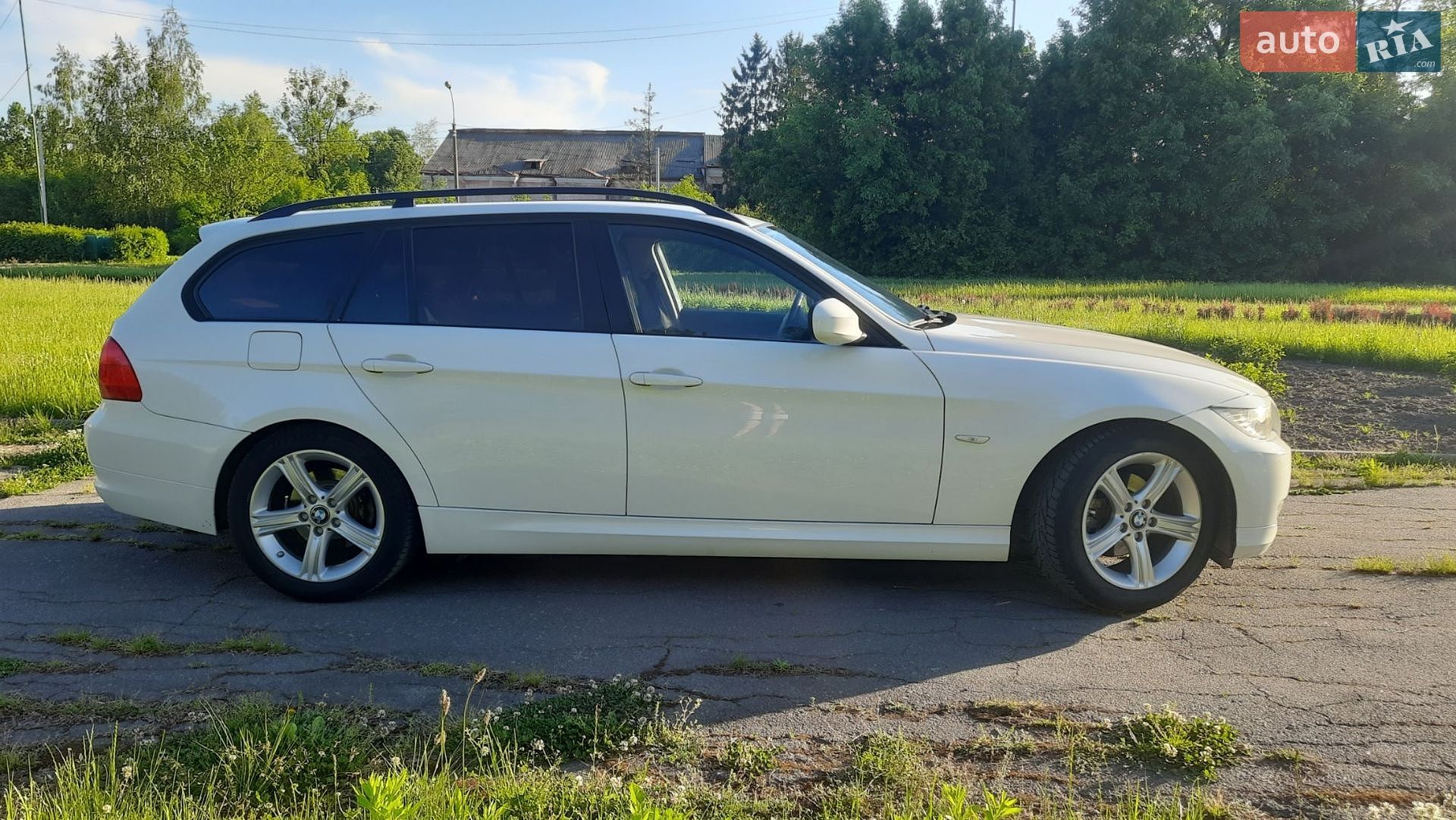 BMW 3 Series 2009 VIN WBAUS31090A532429 фото оголошення 4 з 16