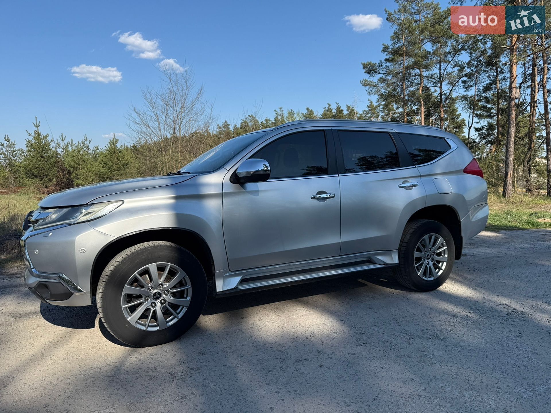 Mitsubishi Pajero Sport 2017 VIN MMCGUKS10HHZ02849 фото оголошення 4 з 39