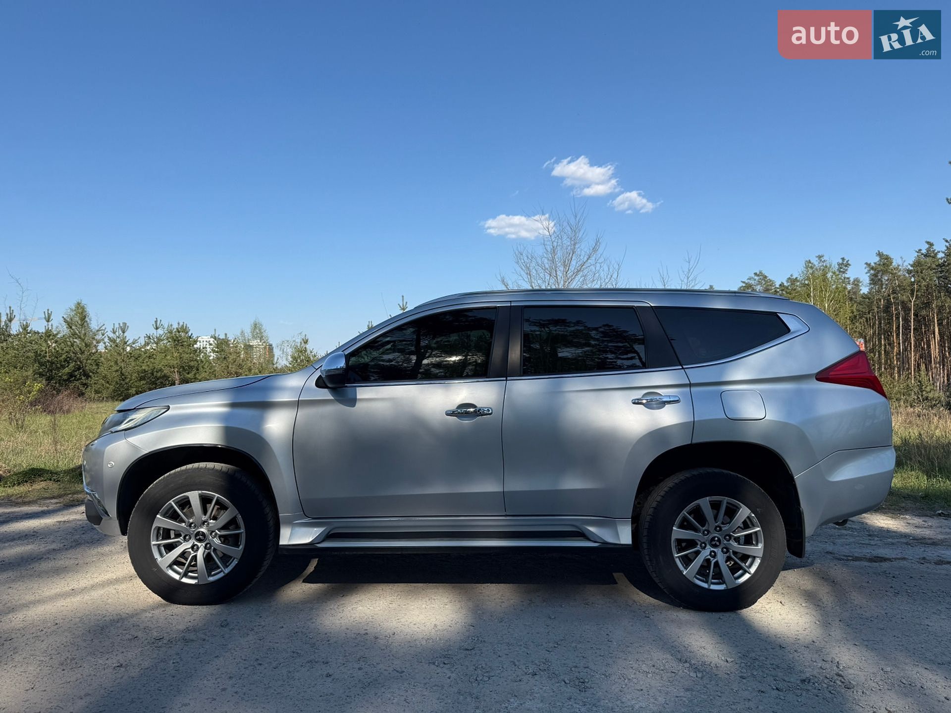 Mitsubishi Pajero Sport 2017 VIN MMCGUKS10HHZ02849 фото оголошення 3 з 39
