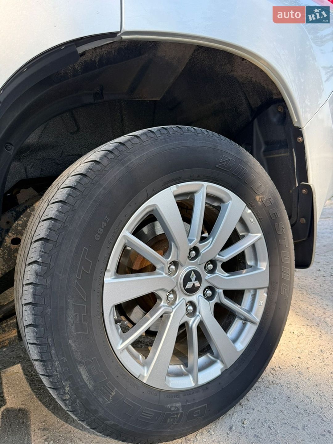 Mitsubishi Pajero Sport 2017 VIN MMCGUKS10HHZ02849 фото оголошення 22 з 39