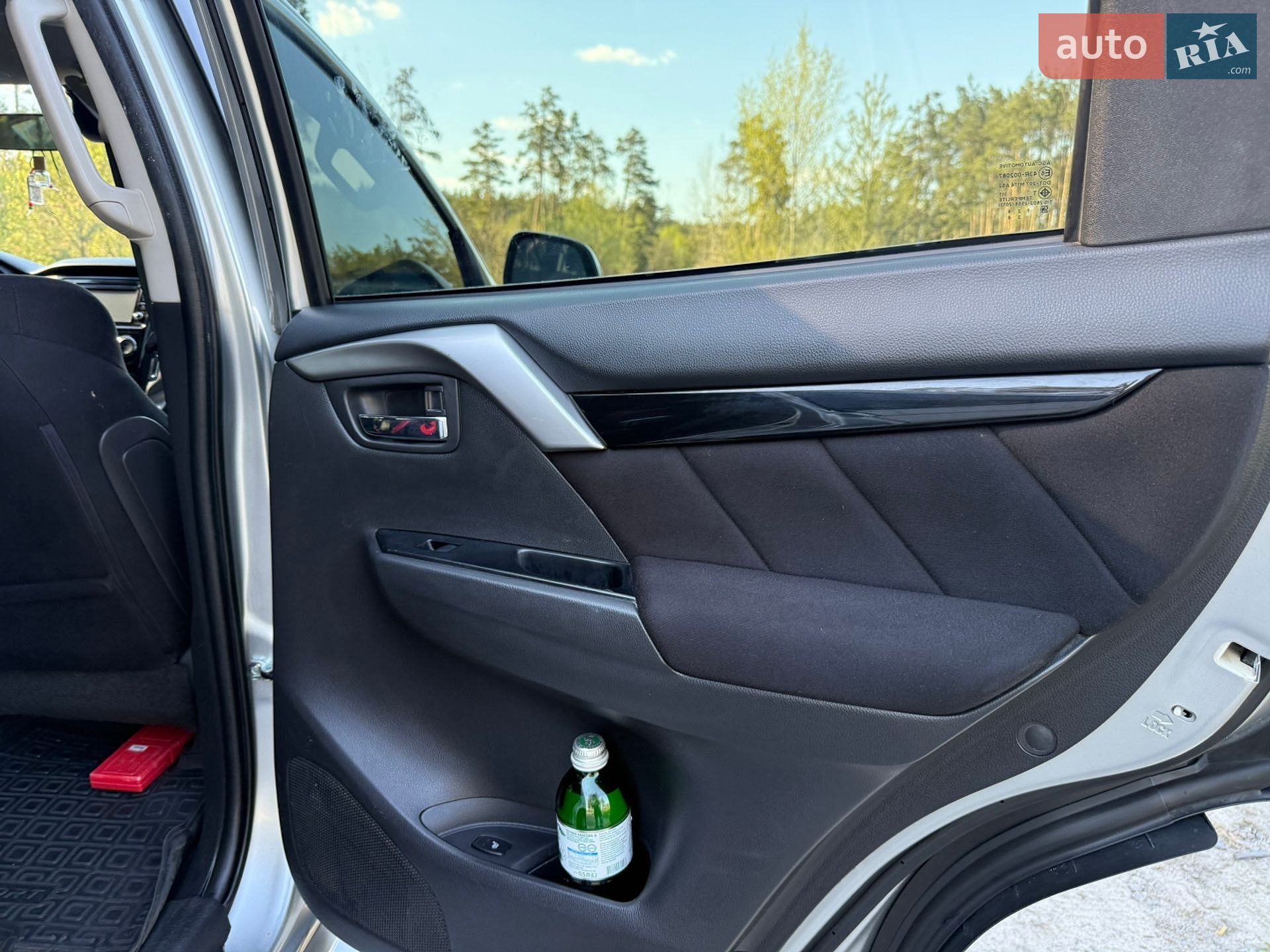 Mitsubishi Pajero Sport 2017 VIN MMCGUKS10HHZ02849 фото оголошення 27 з 39
