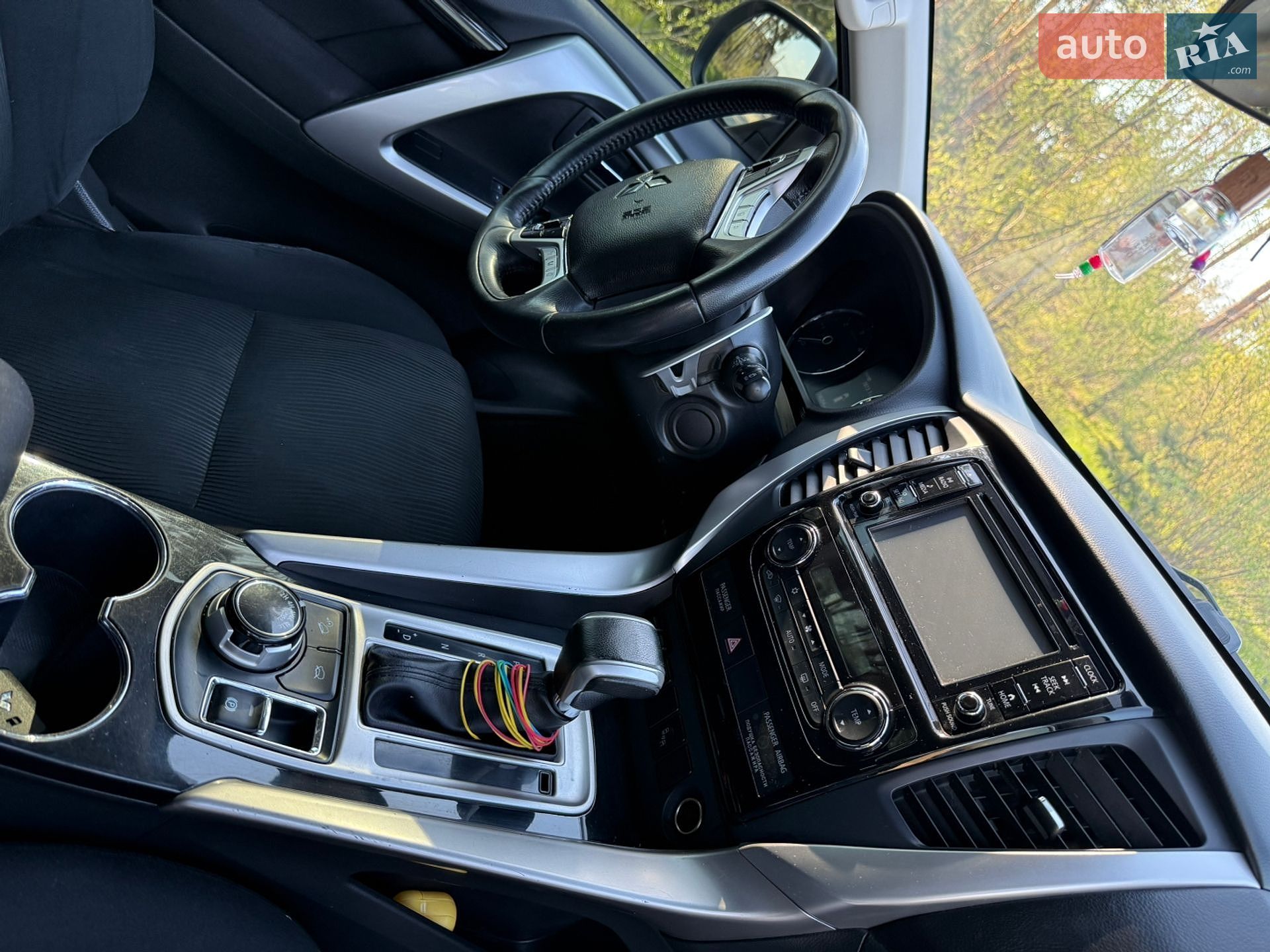 Mitsubishi Pajero Sport 2017 VIN MMCGUKS10HHZ02849 фото оголошення 3 з 33