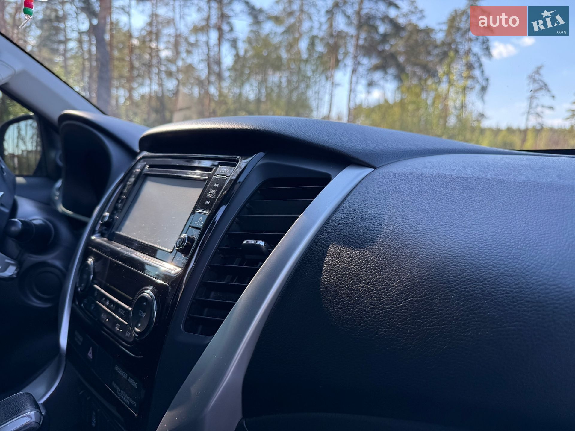 Mitsubishi Pajero Sport 2017 VIN MMCGUKS10HHZ02849 фото оголошення 4 з 33